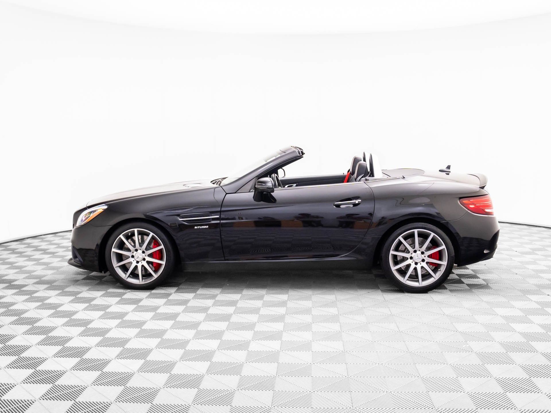 2017 Mercedes Benz SLC 43 AMG photo 2