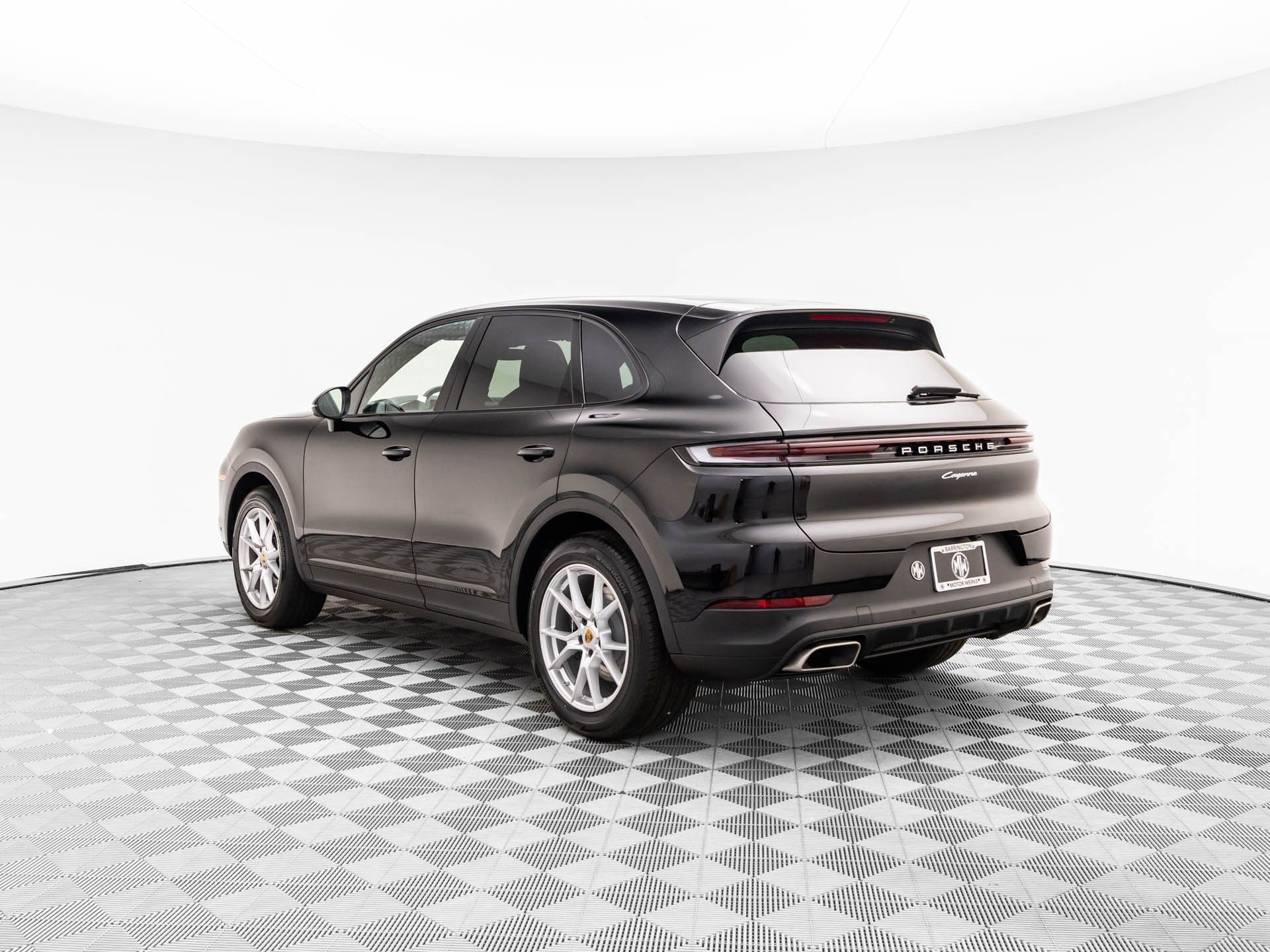 2024 Porsche Cayenne photo 3