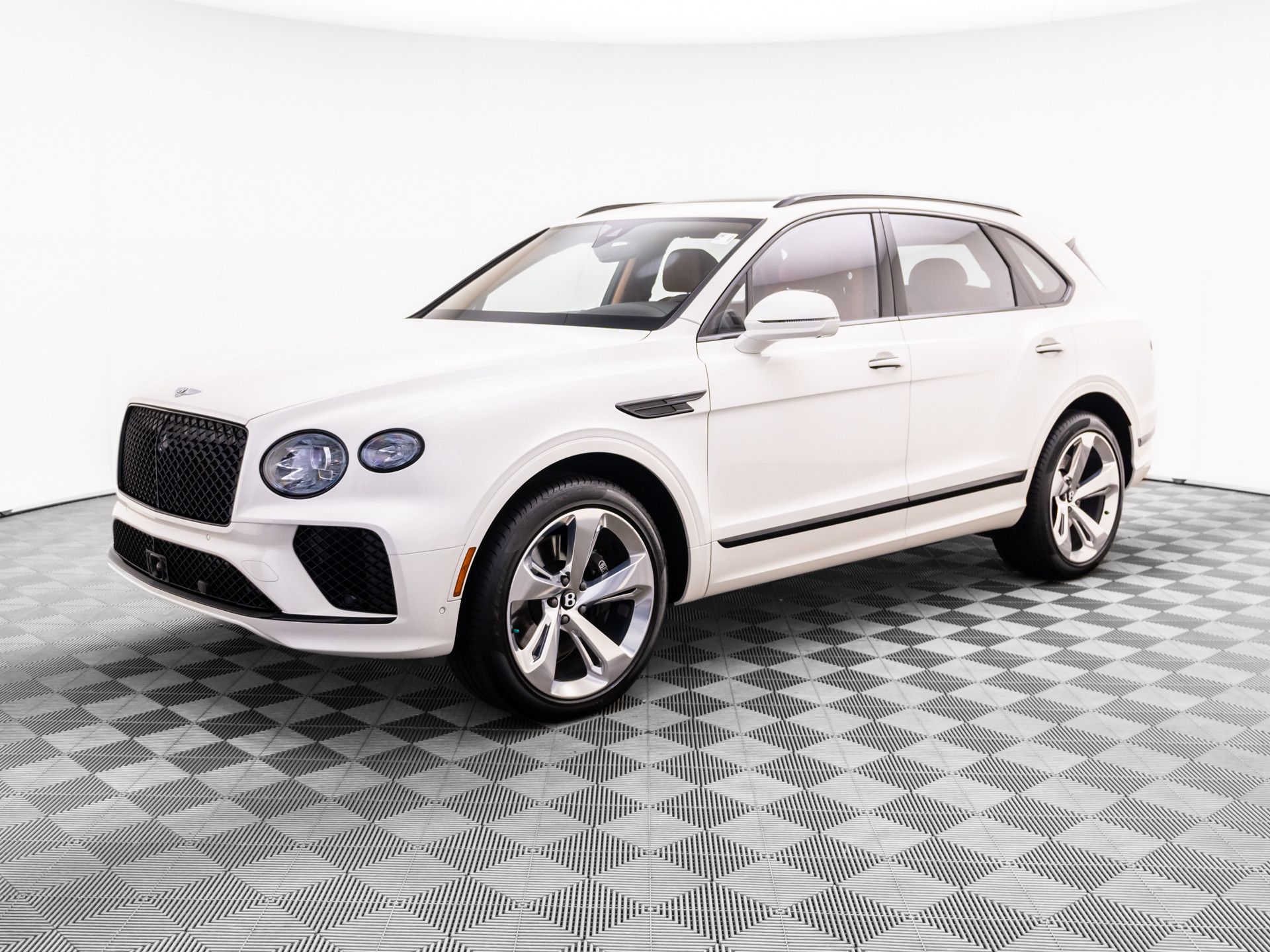2024 Bentley Bentayga V8's photo
