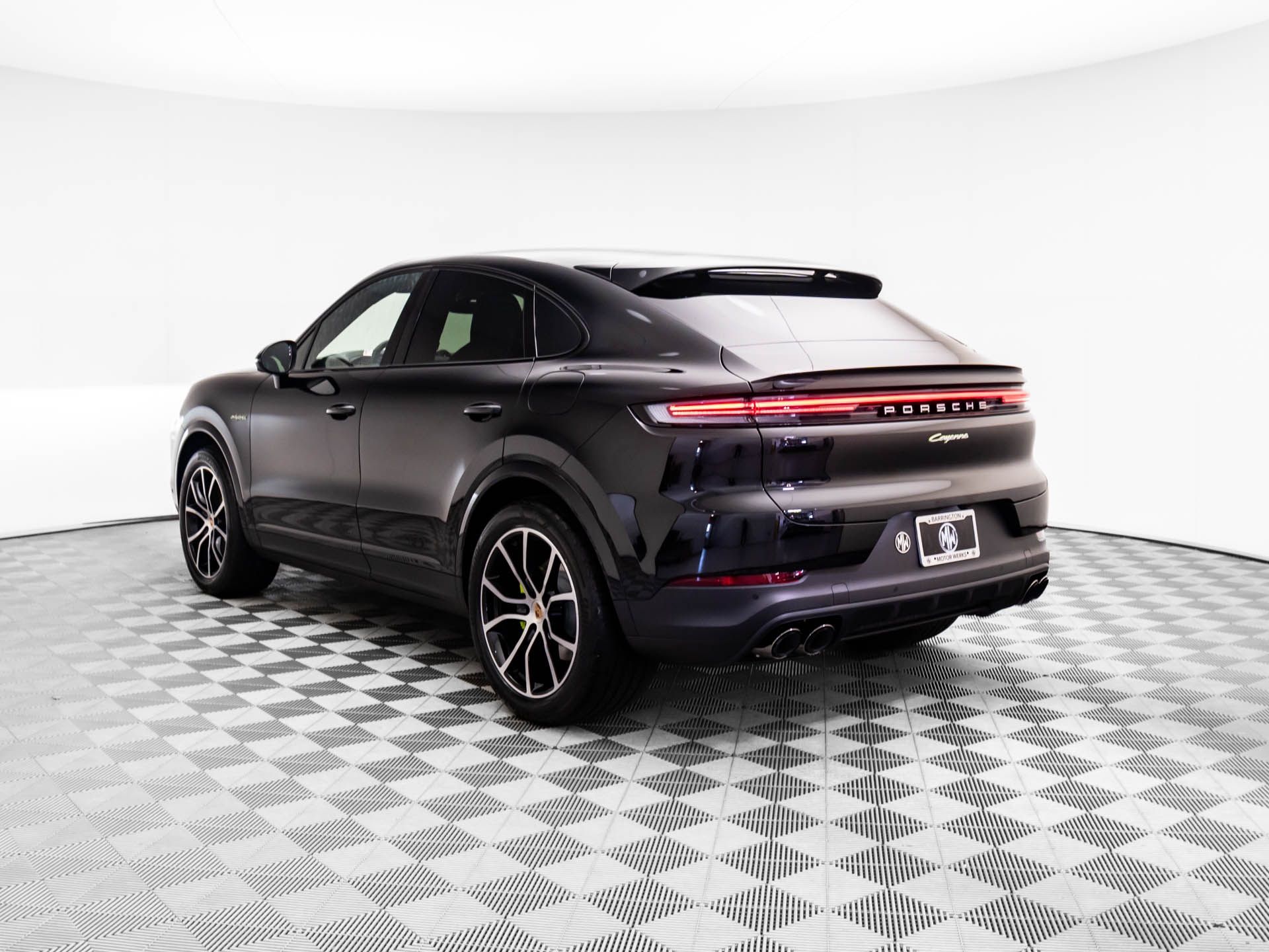 2025 Porsche Cayenne E-Hybrid Coupe photo 3