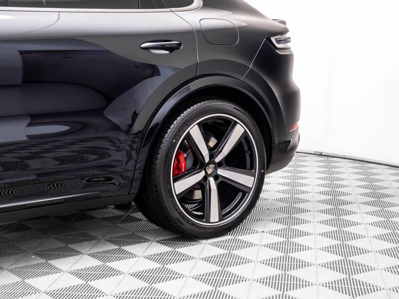 2025 Porsche Cayenne Coup Turbo E-Hybrid - Photo 35