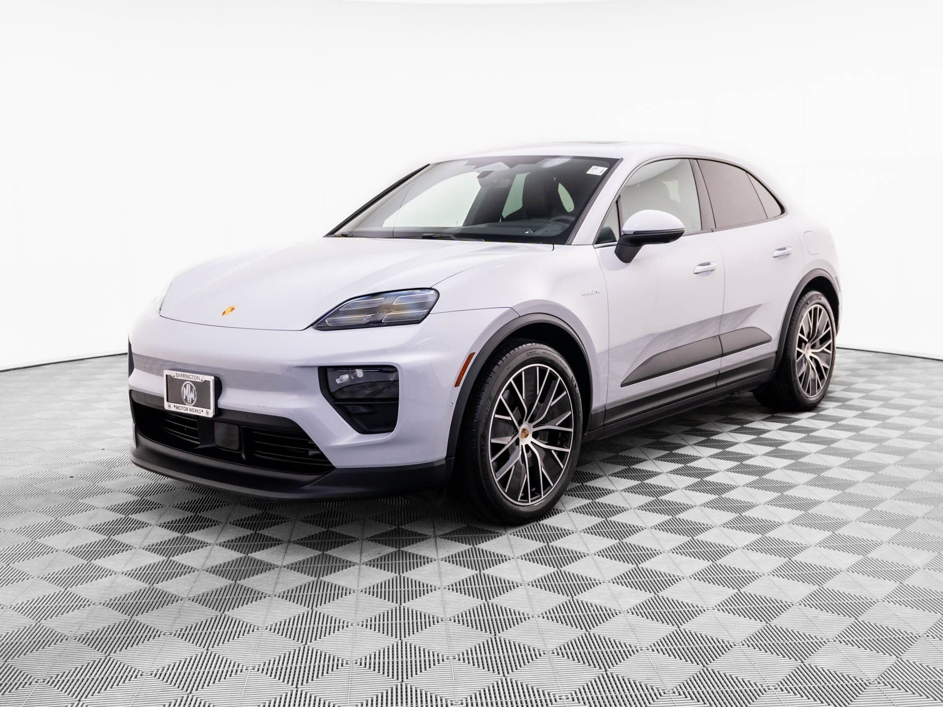 2025 Porsche Macan Macan 4 Electric's photo