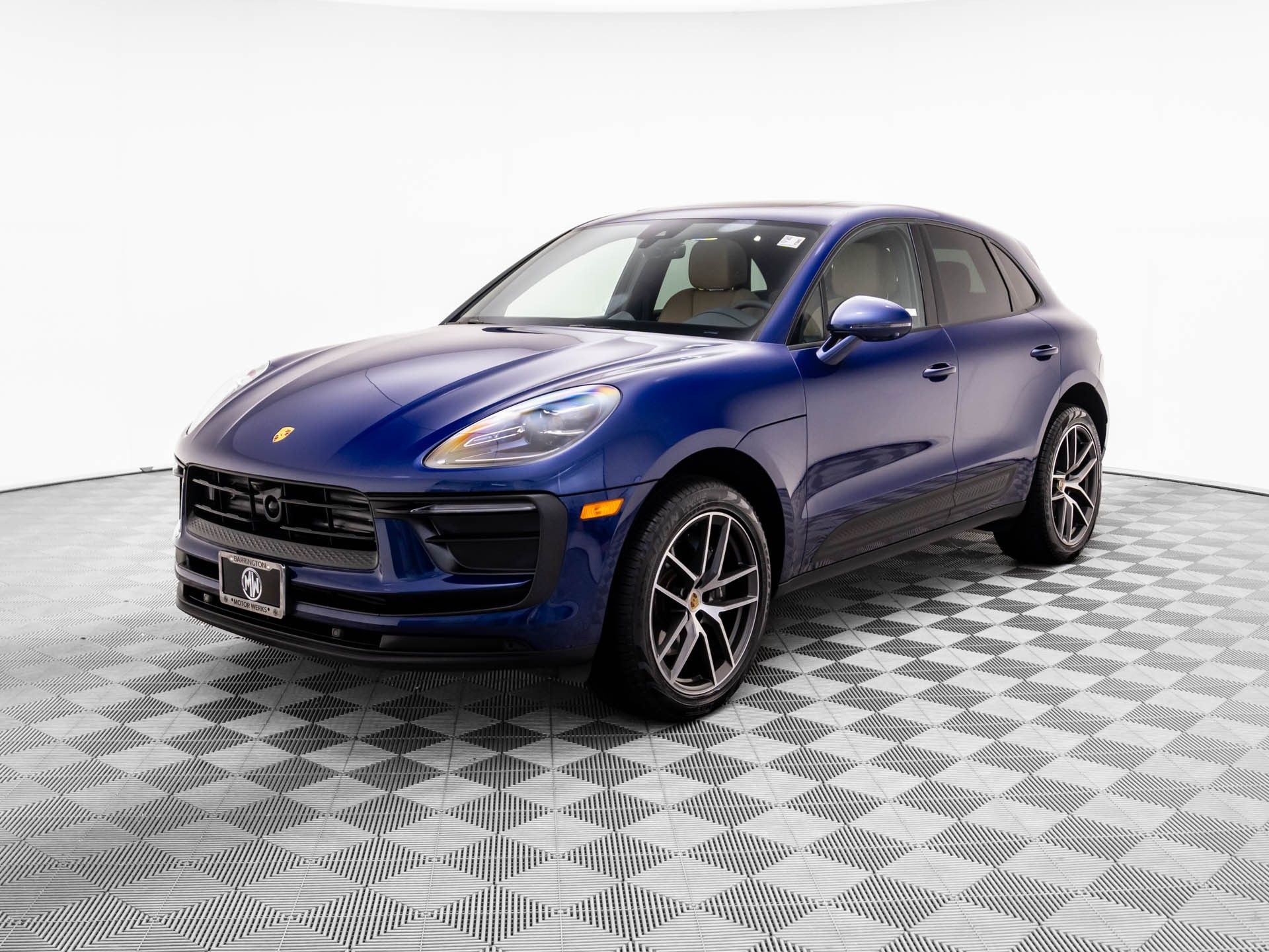 2025 Porsche Macan Base's photo