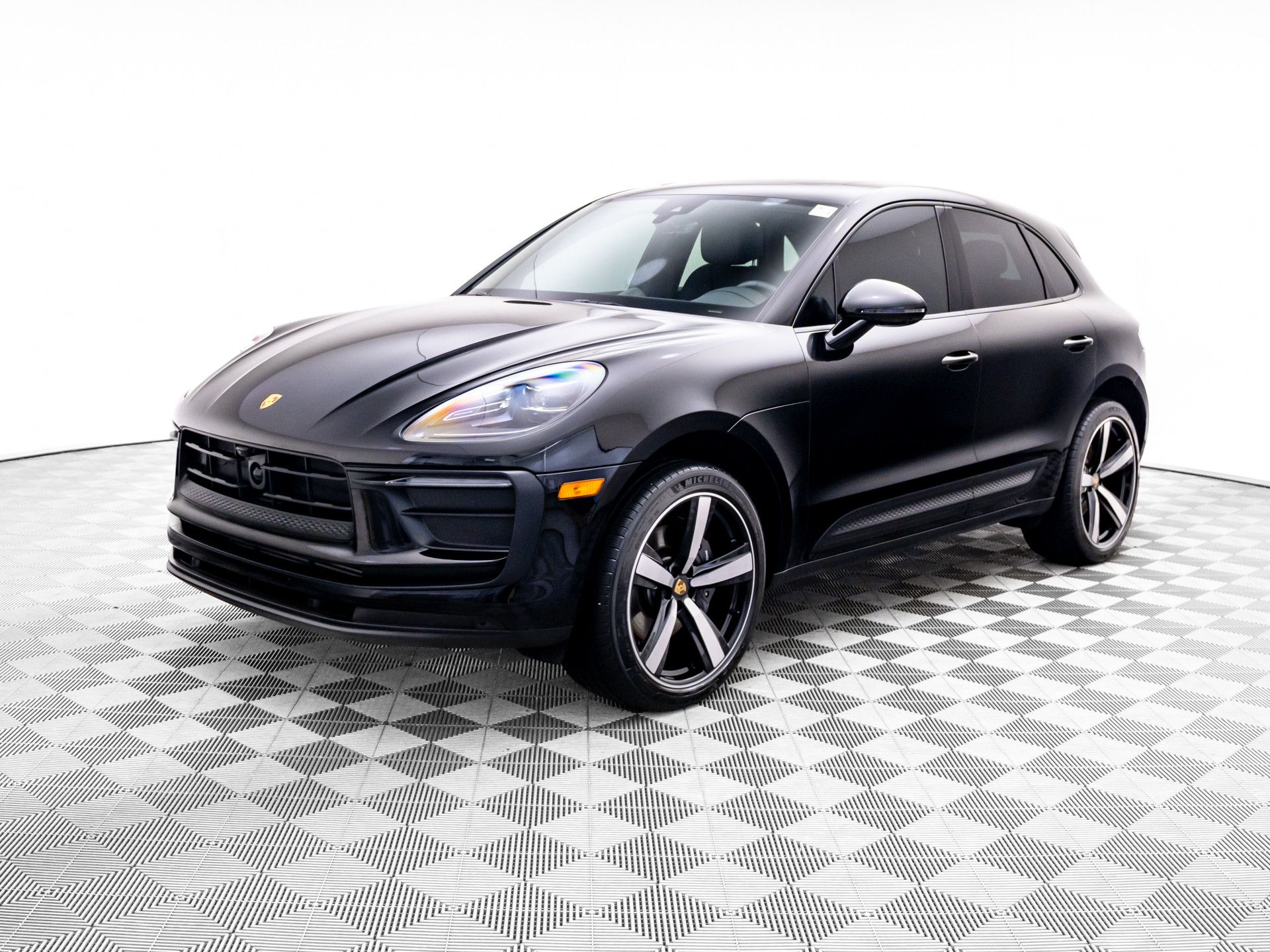 2025 Porsche Macan's photo