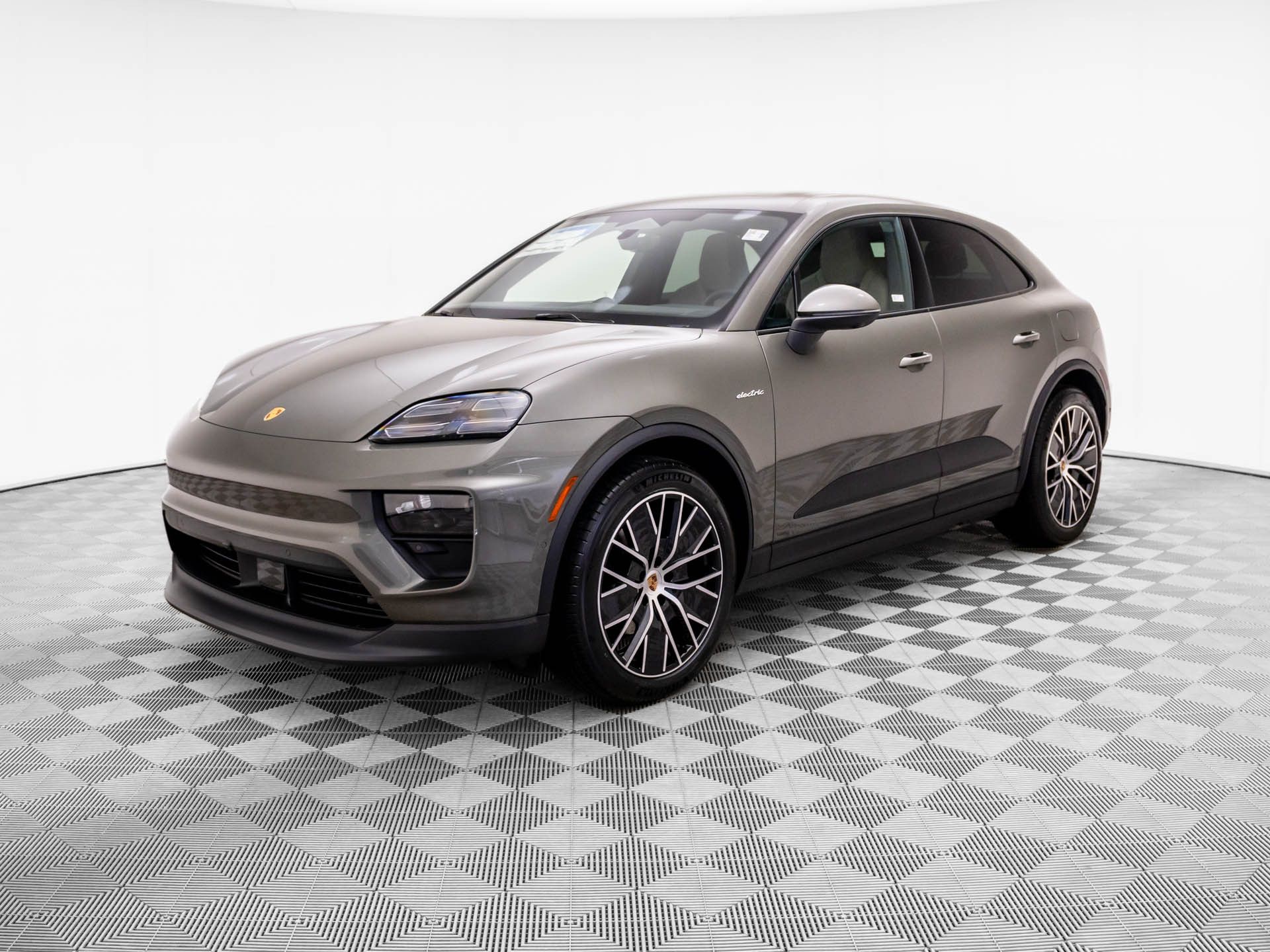 2026 Porsche Macan Base