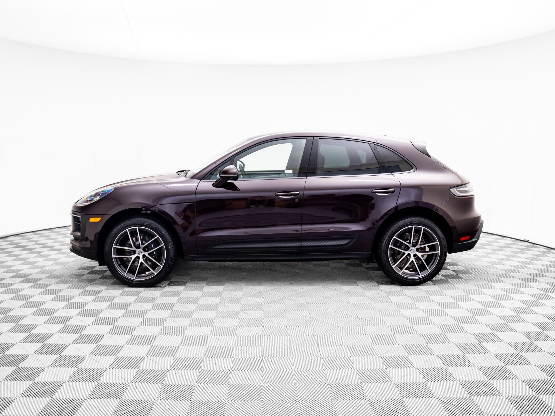 2026 Porsche Macan T photo 2