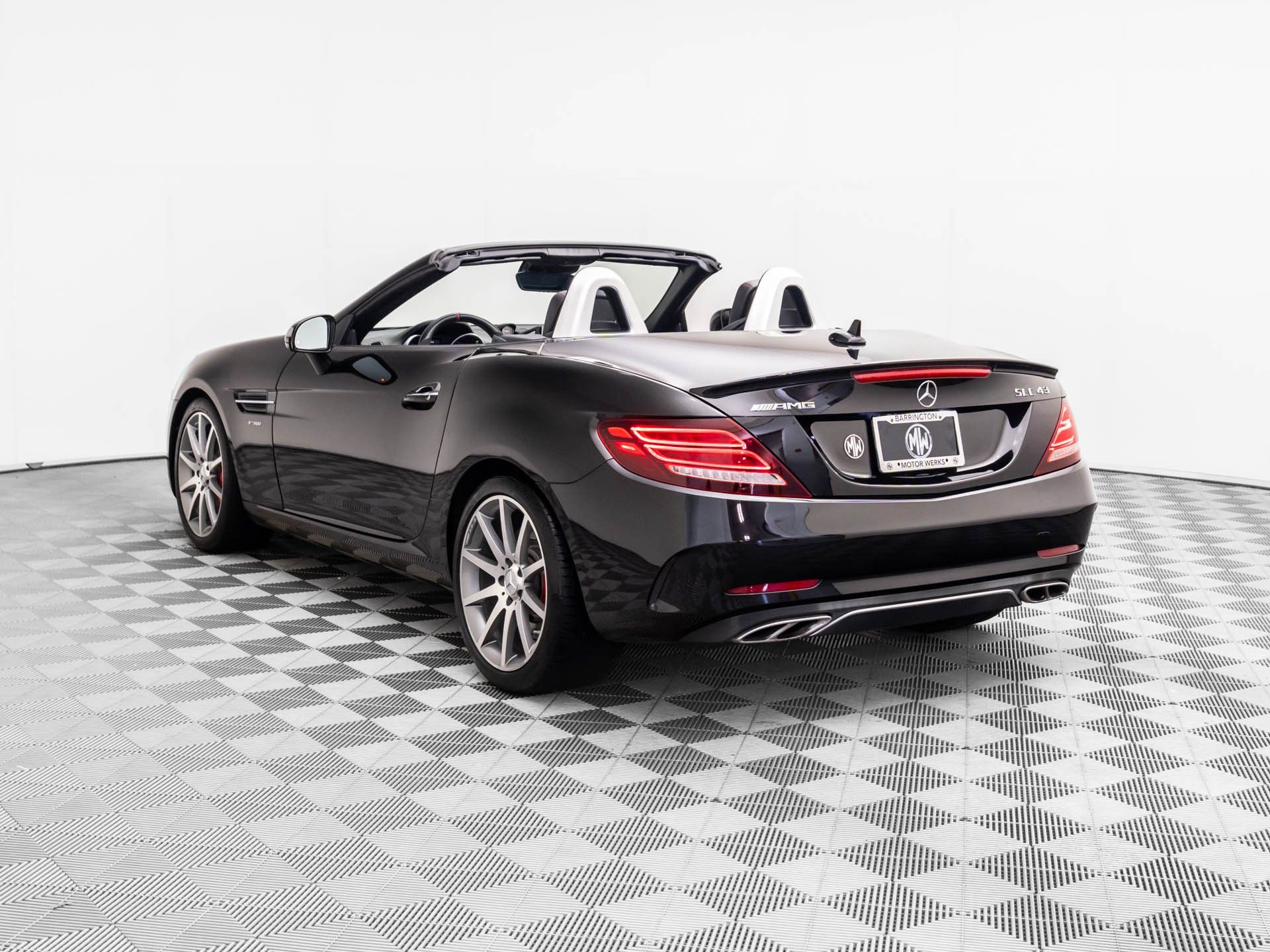 2017 Mercedes Benz SLC 43 AMG photo 3
