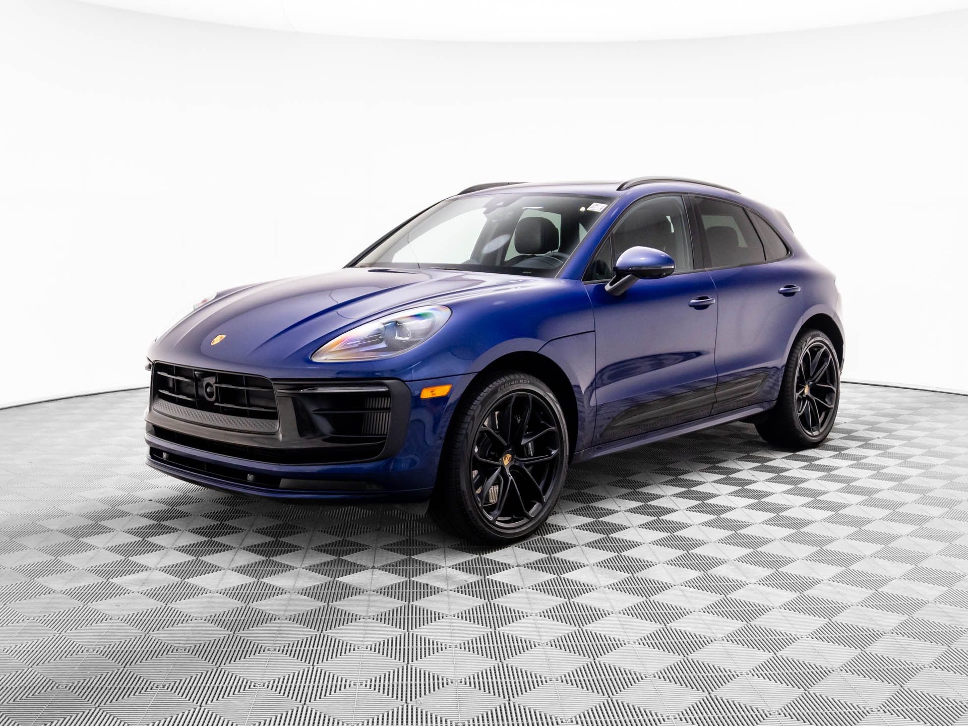 2025 Porsche Macan GTS's photo