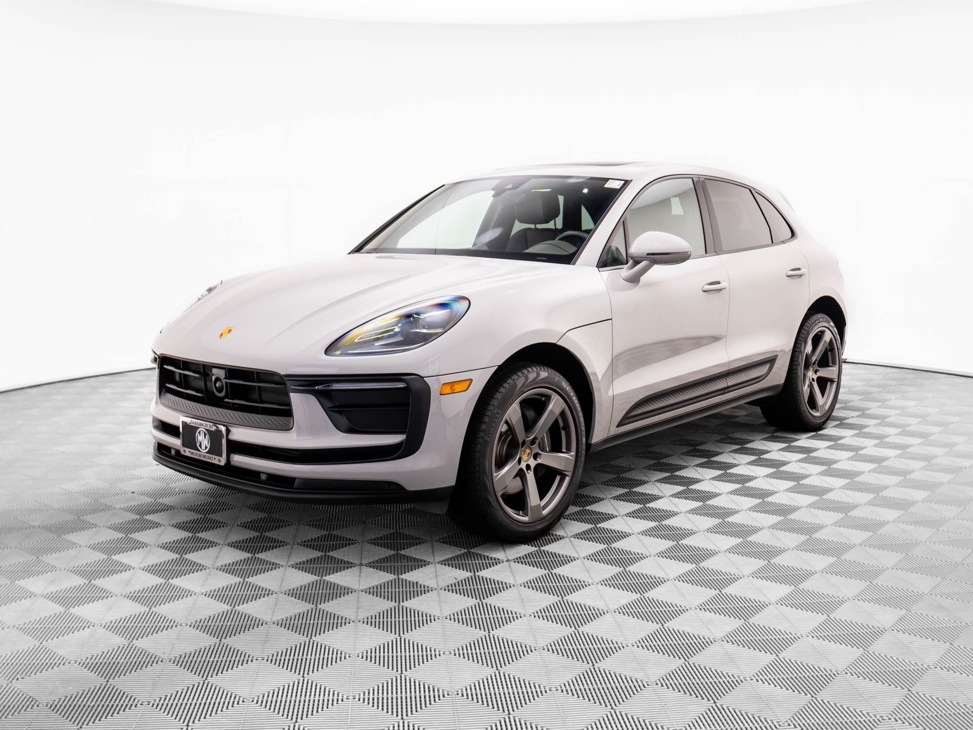 2023 Porsche Macan Base