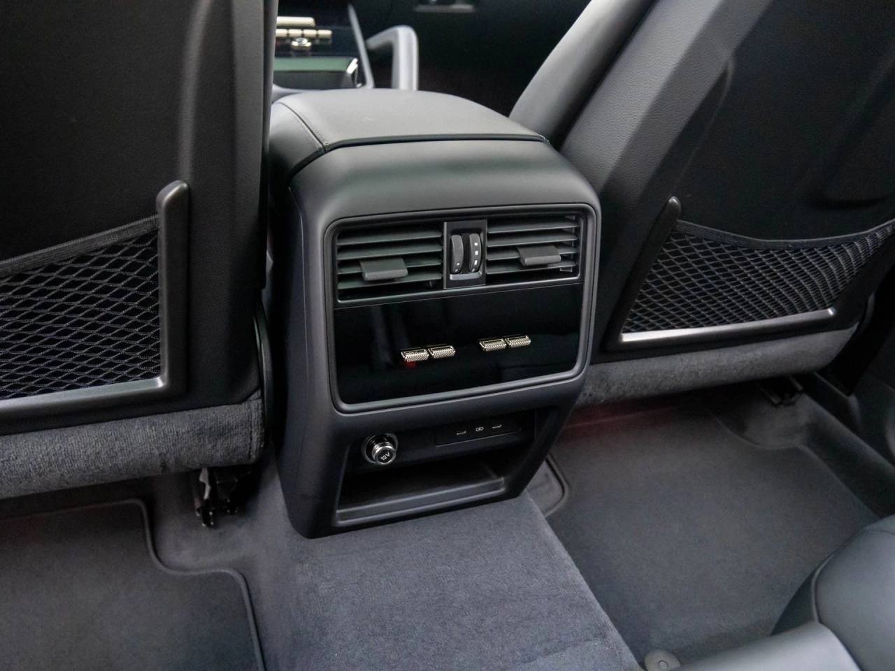 2025 Porsche Cayenne Coup Turbo E-Hybrid - Photo 21
