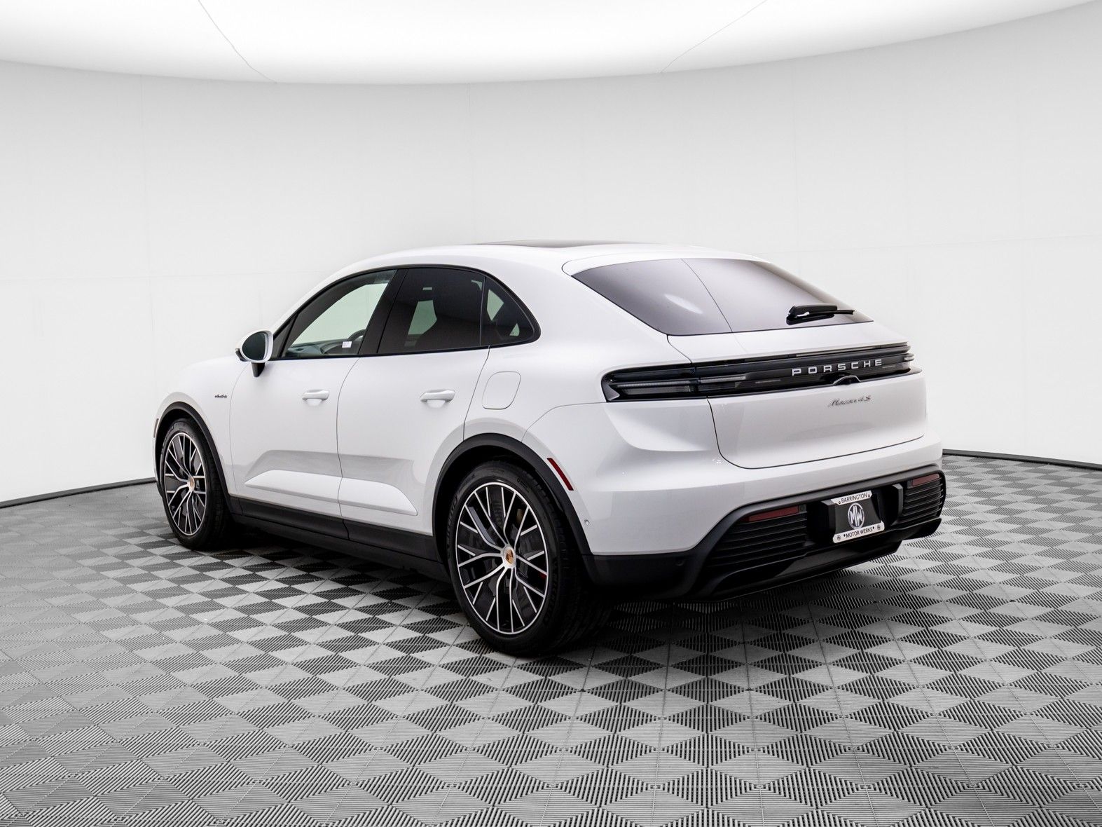 2025 Porsche Macan Electric photo 3
