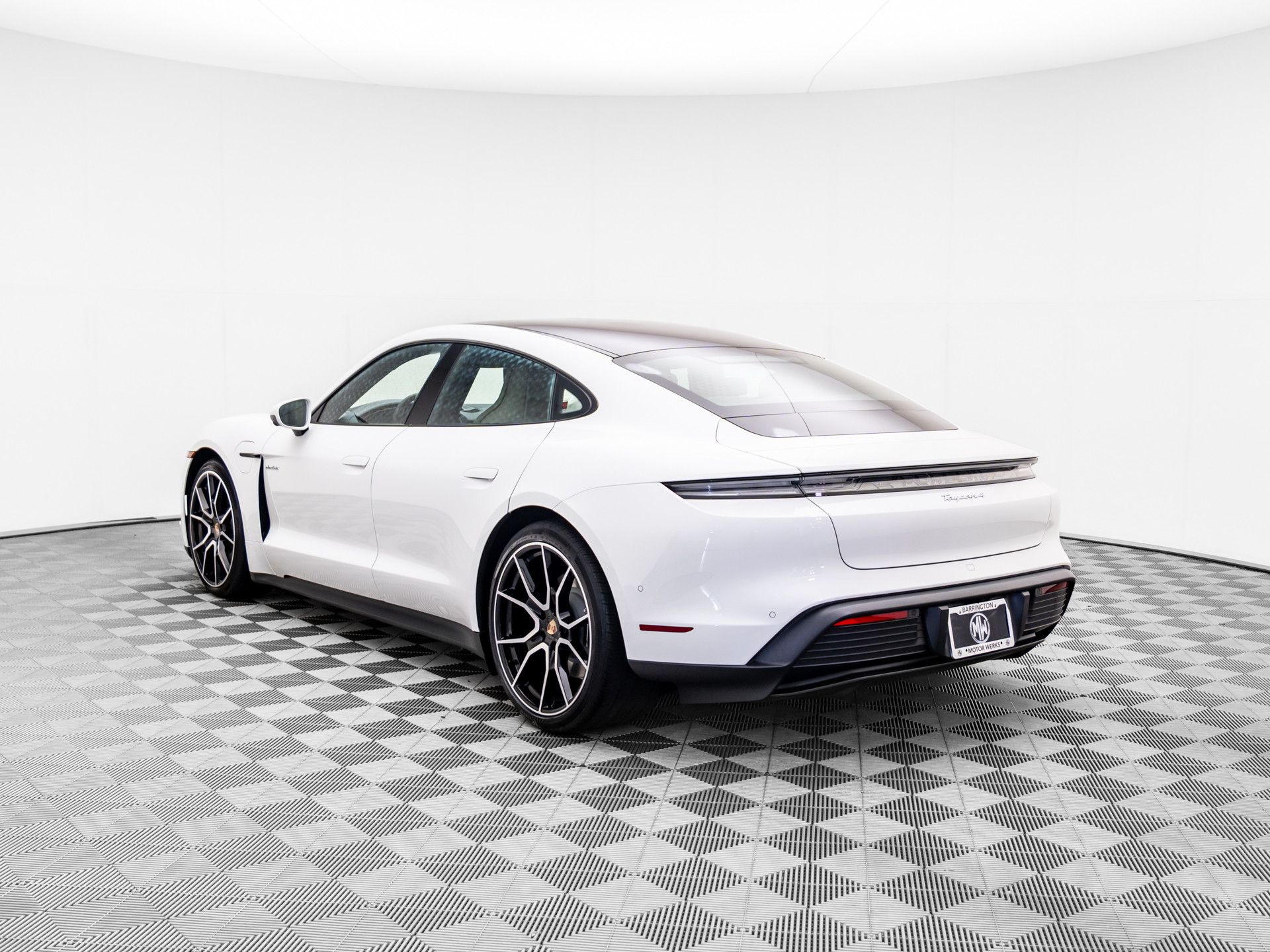 2025 Porsche Taycan 4 photo 2