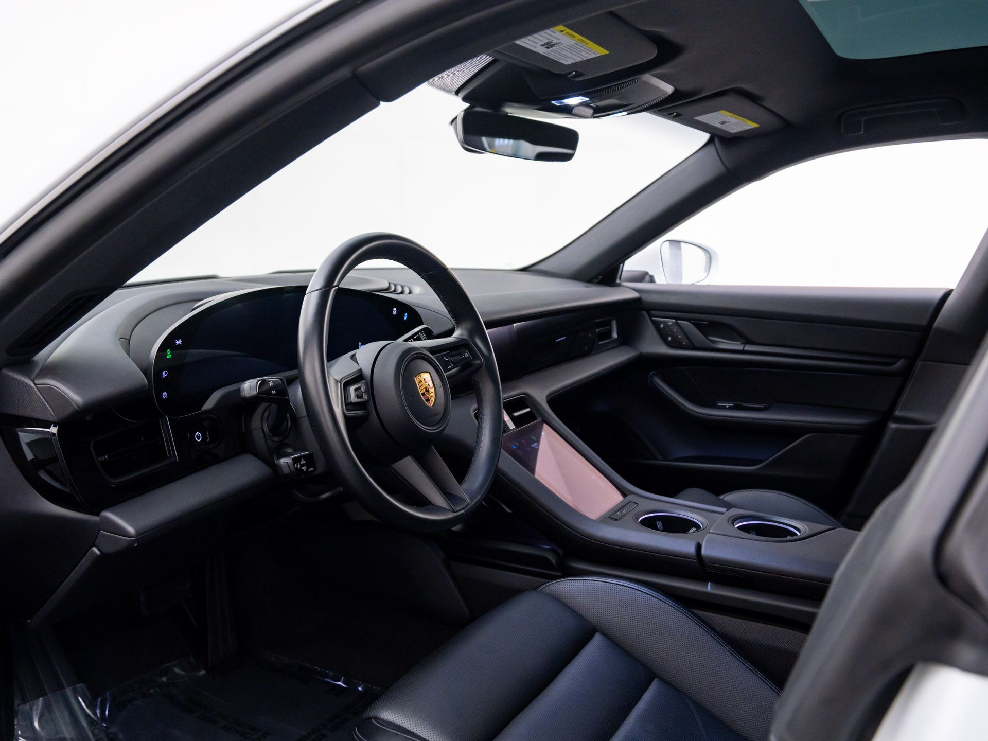 2023 Porsche Taycan photo 4