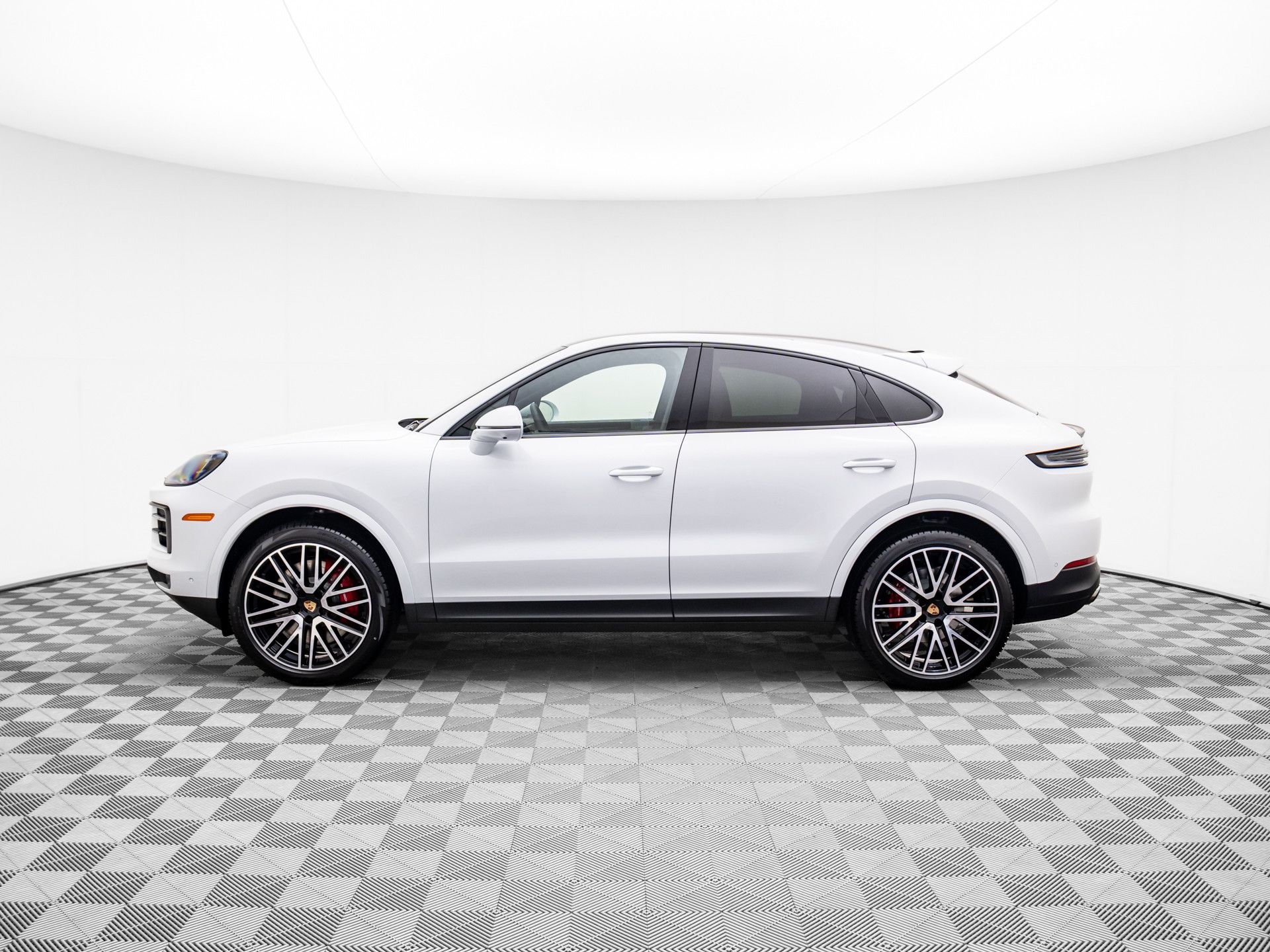 2025 Porsche Cayenne Coupe S photo 2