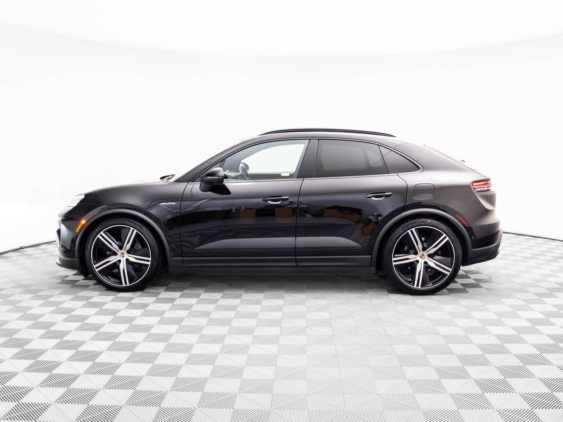 Certified 2024 Porsche Macan Base with VIN WP1AA2XA7RL003285 for sale in Barrington, IL