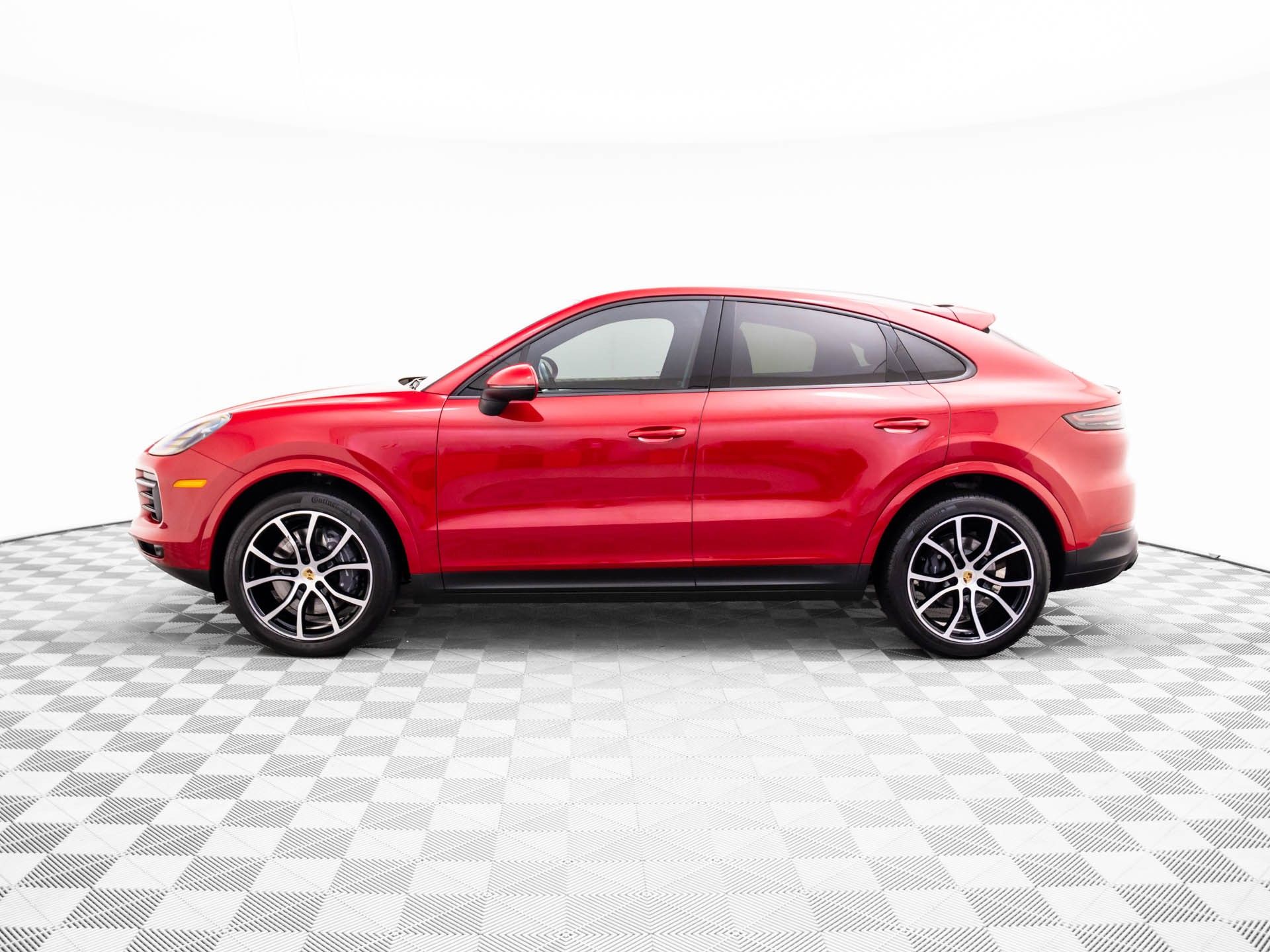 2023 Porsche Cayenne Coupe photo 2