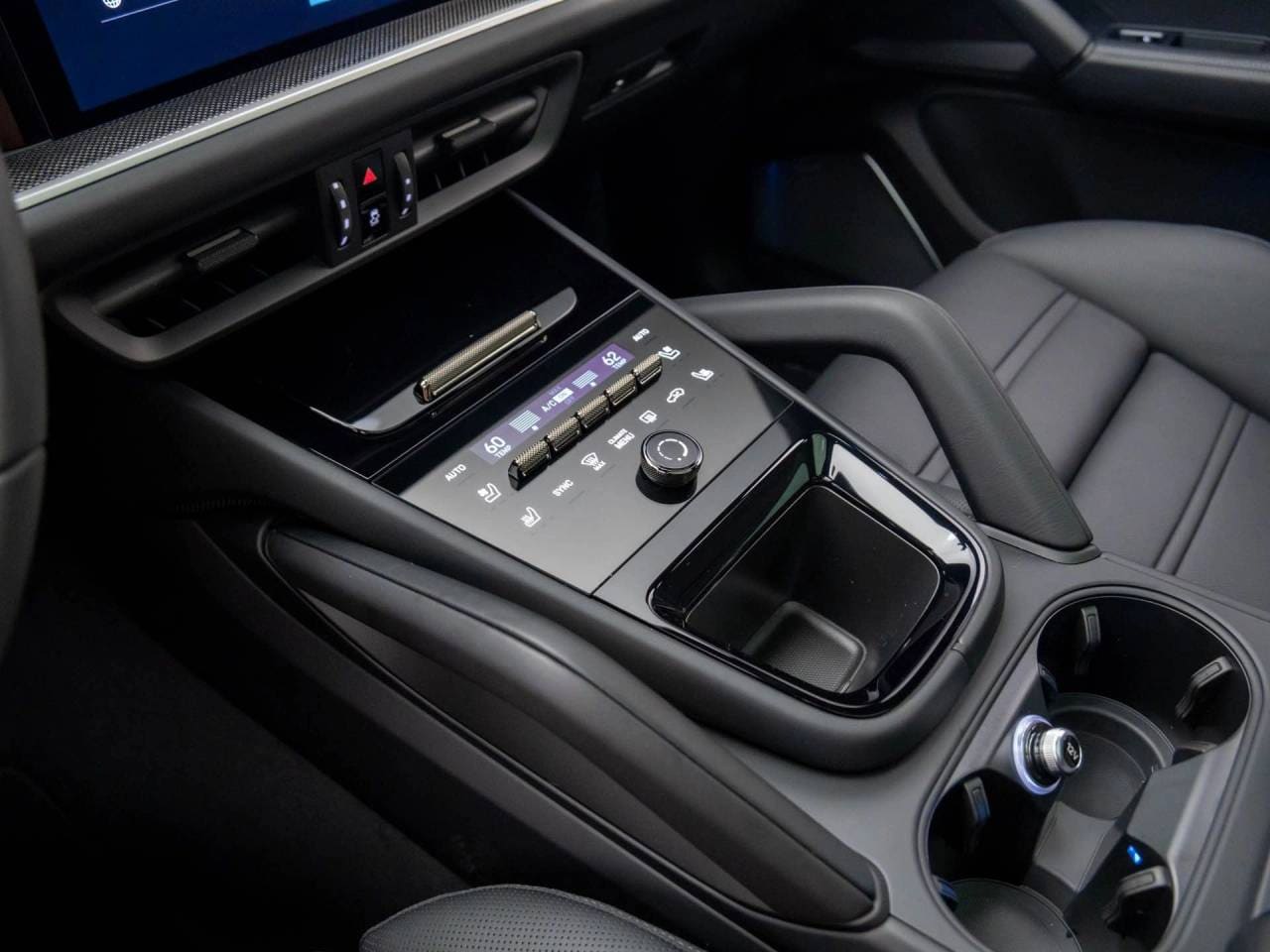 2025 Porsche Cayenne Coup Turbo E-Hybrid - Photo 13