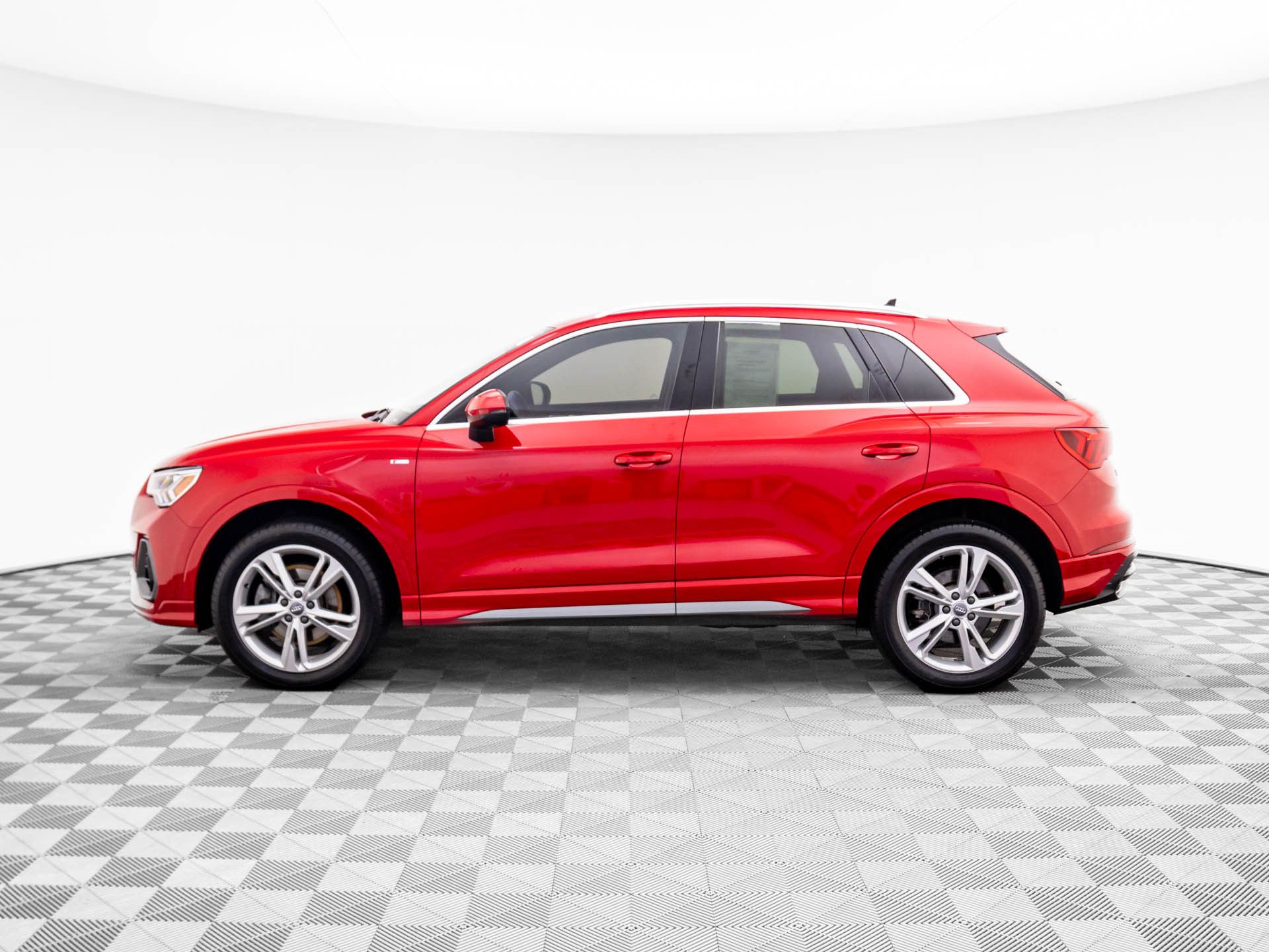 2020 Audi Q3 Premium Plus S line photo 2