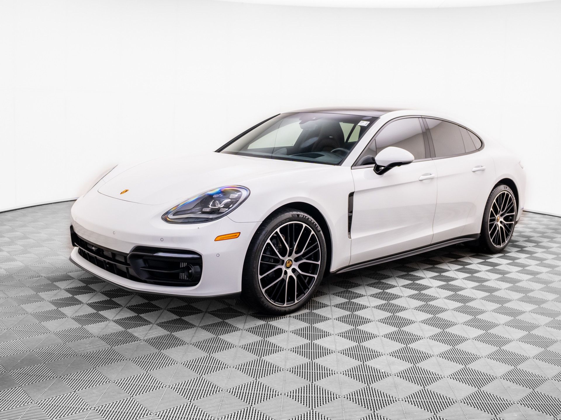 2021 Porsche Panamera 4's photo