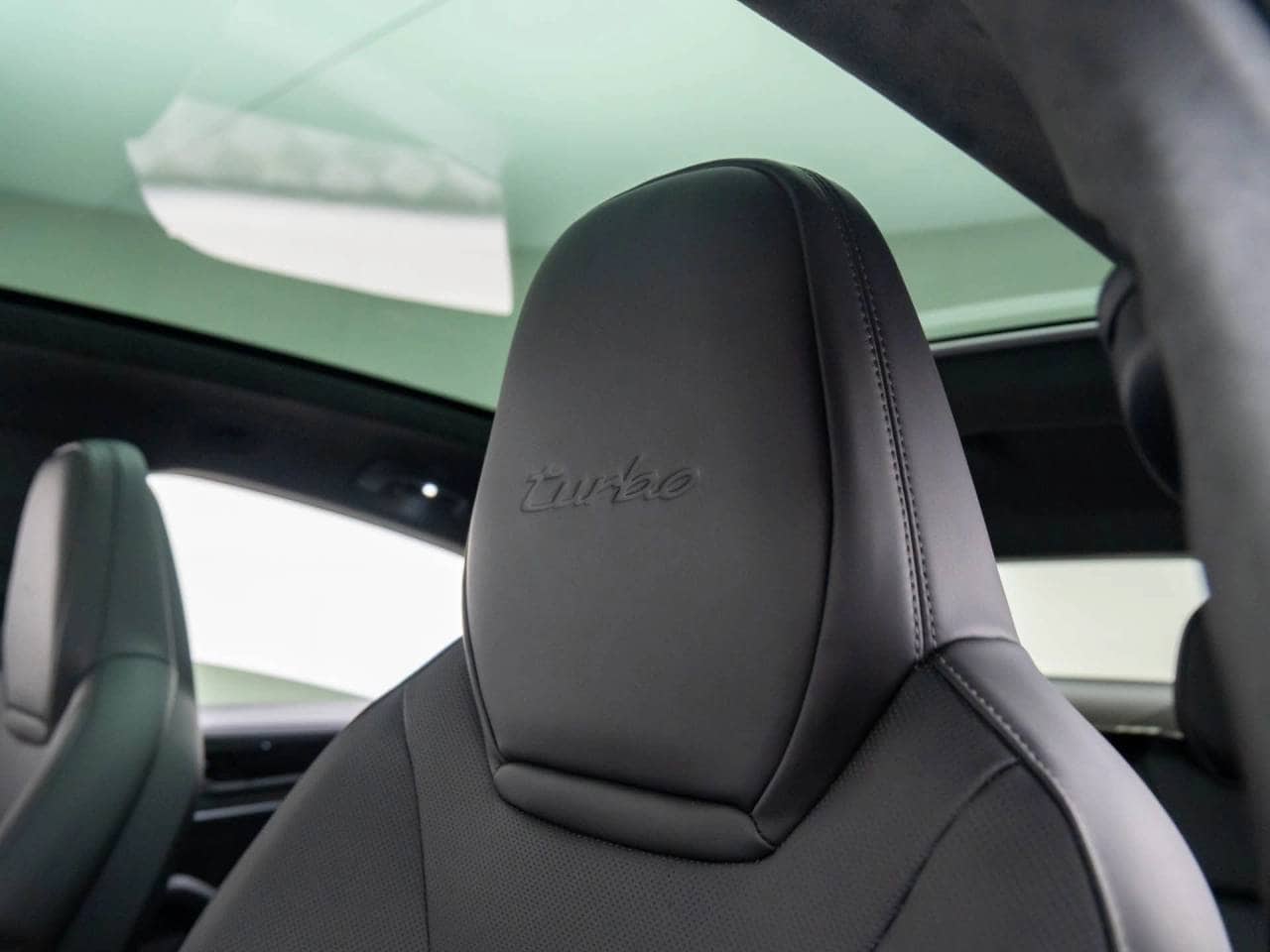 2025 Porsche Cayenne Coup Turbo E-Hybrid - Photo 18