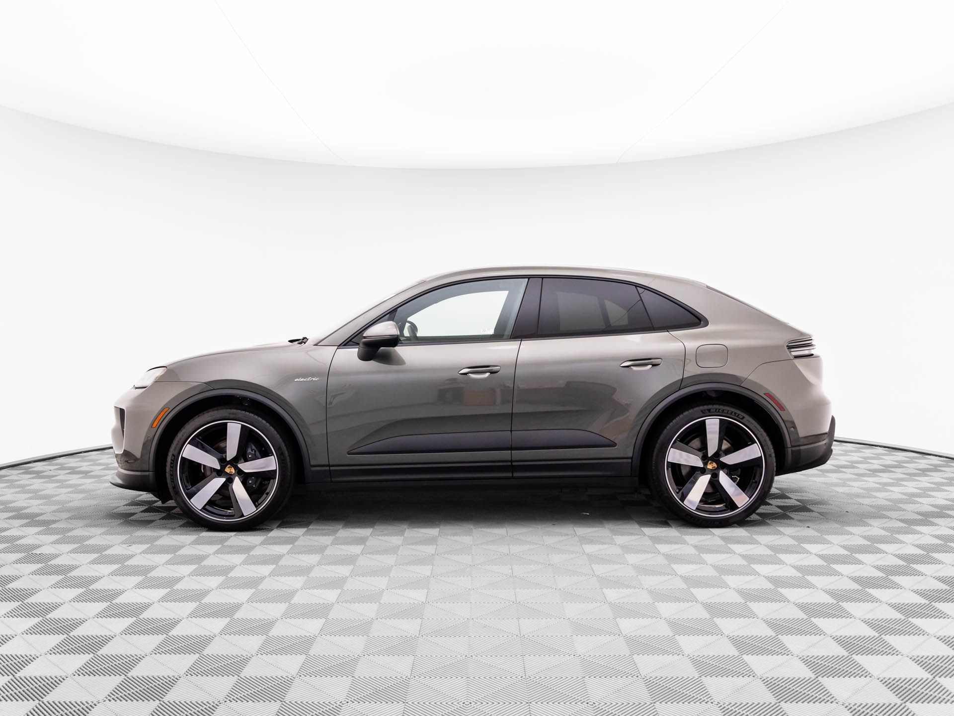 Certified 2024 Porsche Macan Base with VIN WP1AA2XA2RL001167 for sale in Barrington, IL