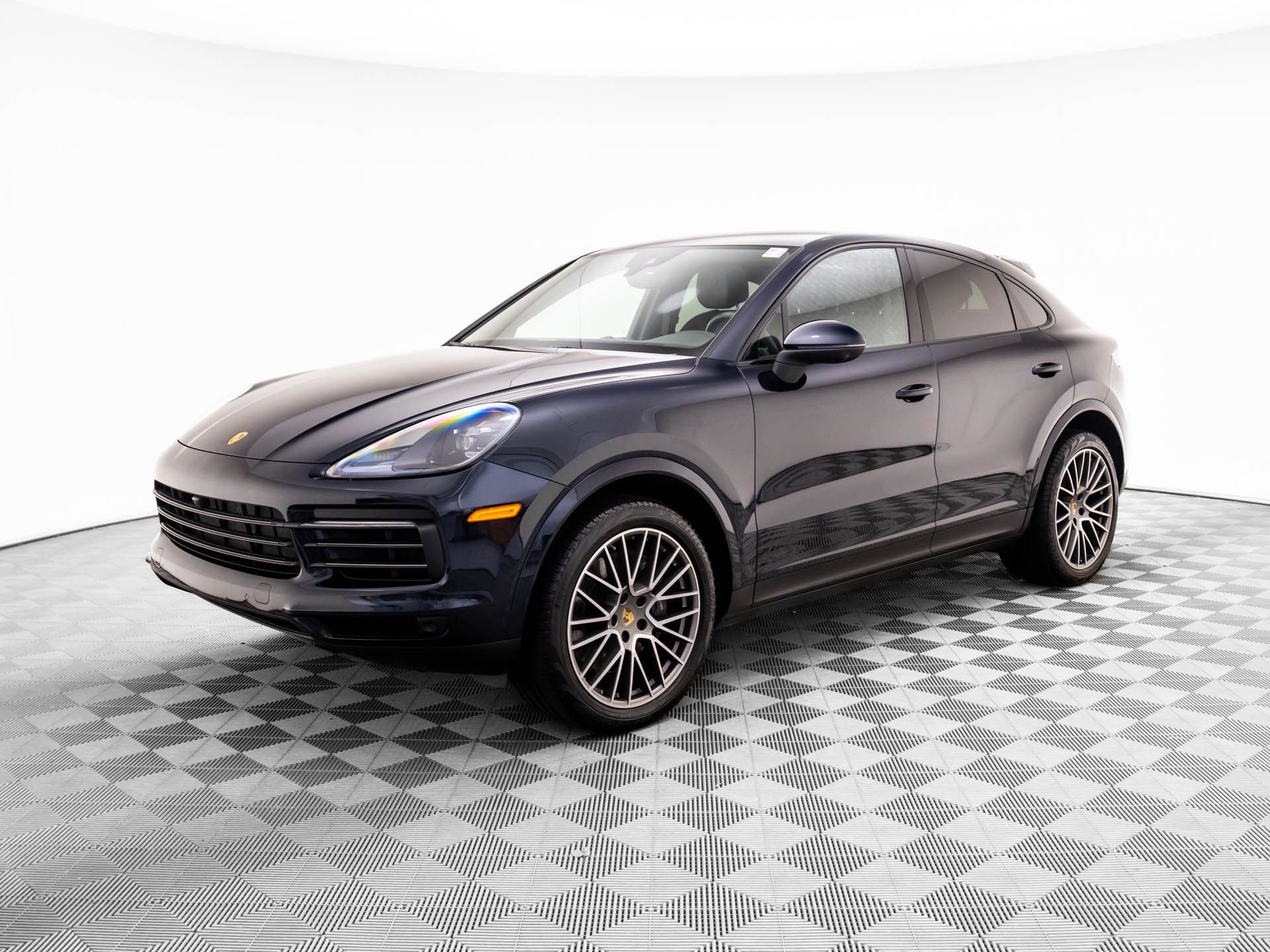 2023 Porsche Cayenne Coup Platinum Edition's photo