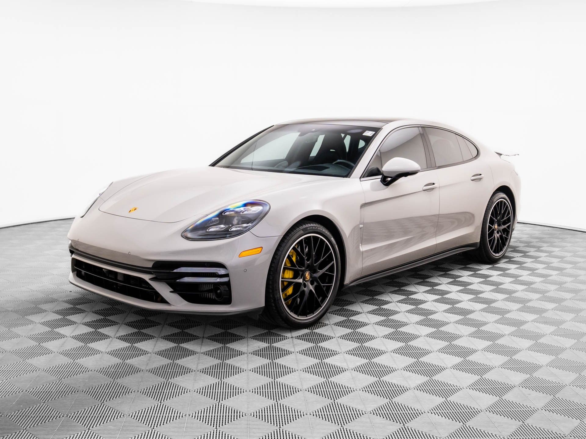 2021 Porsche Panamera Turbo S's photo