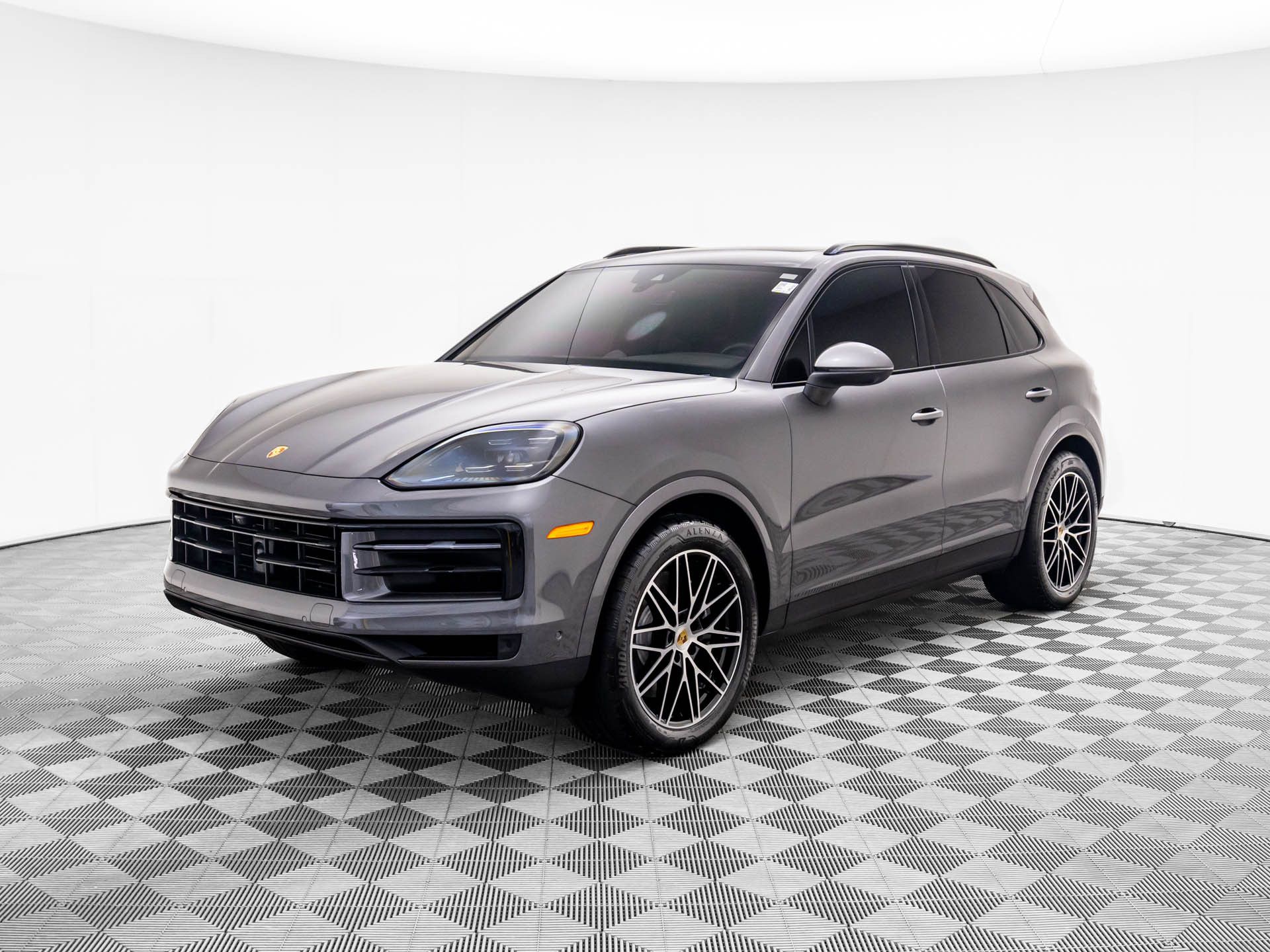 2024 Porsche Cayenne S's photo