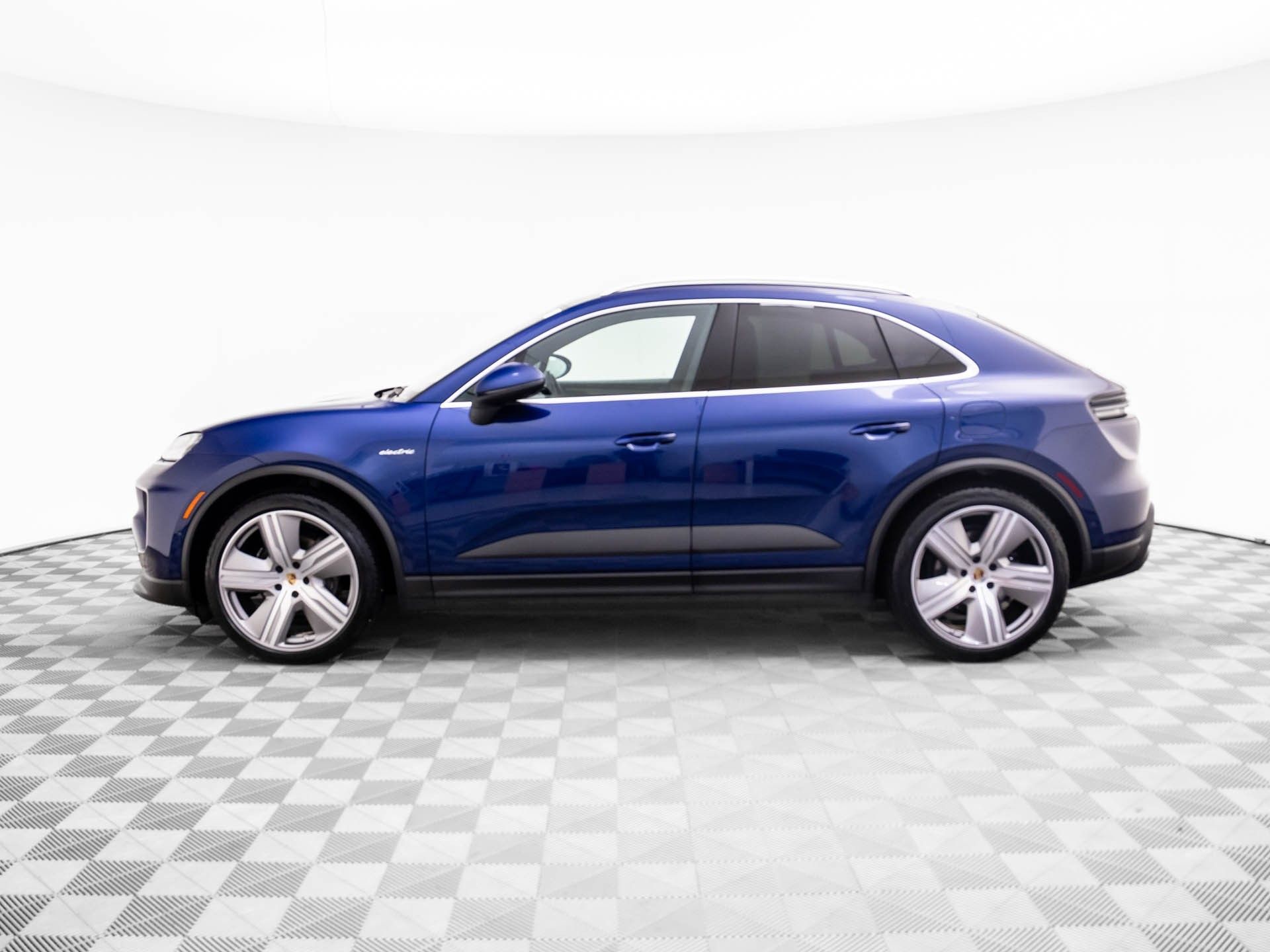 2024 Porsche Macan Electric 4 photo 2