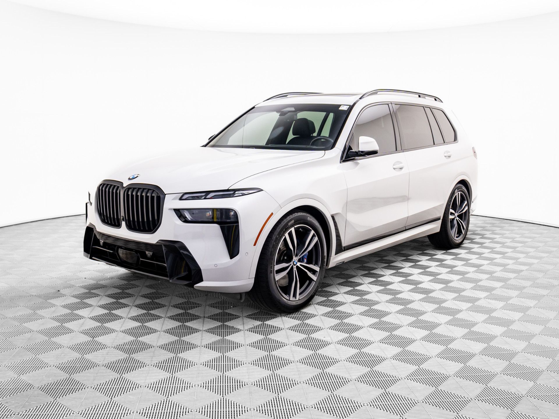2024 BMW X7 40i's photo