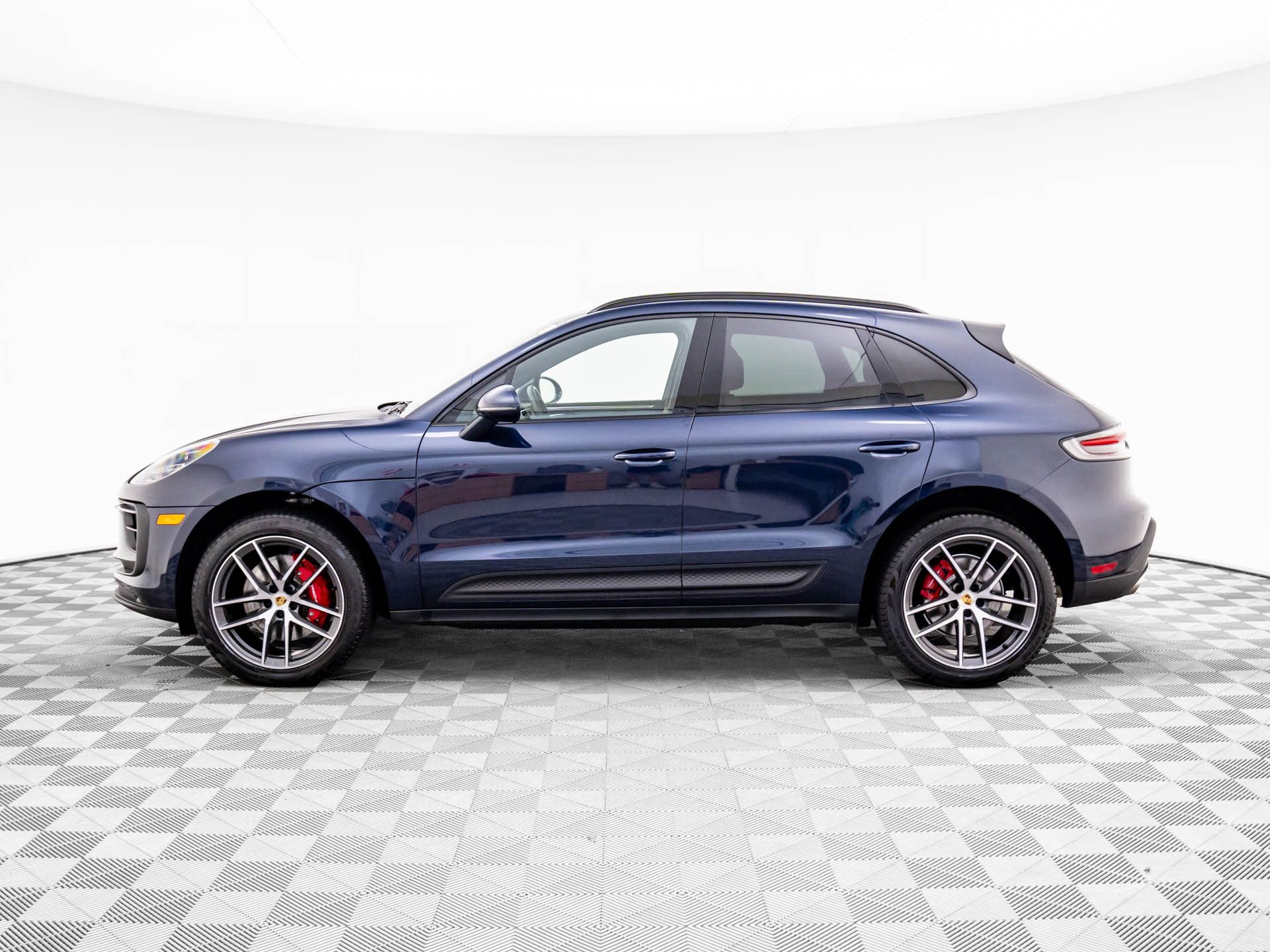 2022 Porsche Macan S photo 2