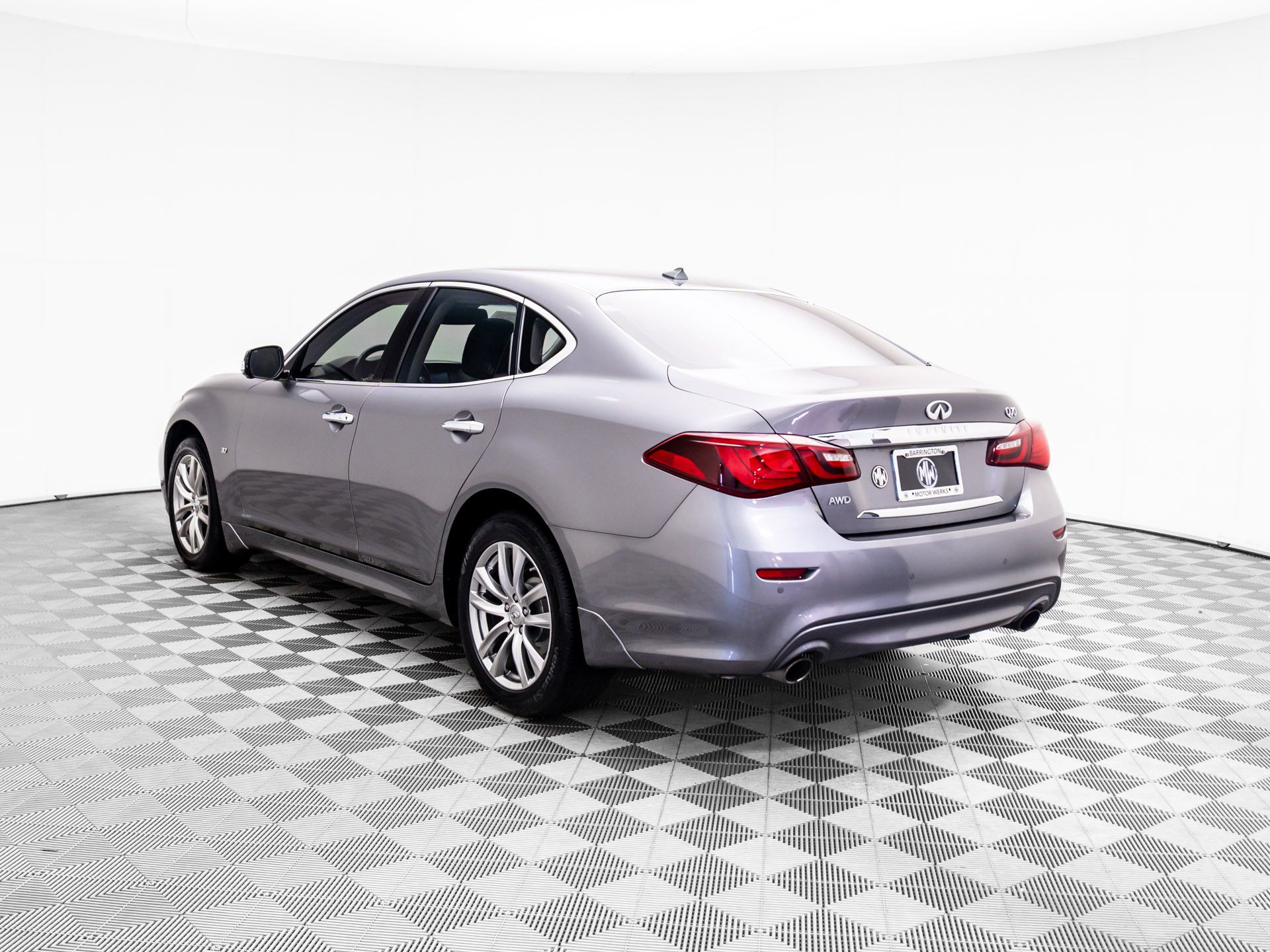 2015 Infiniti Q70 photo 3