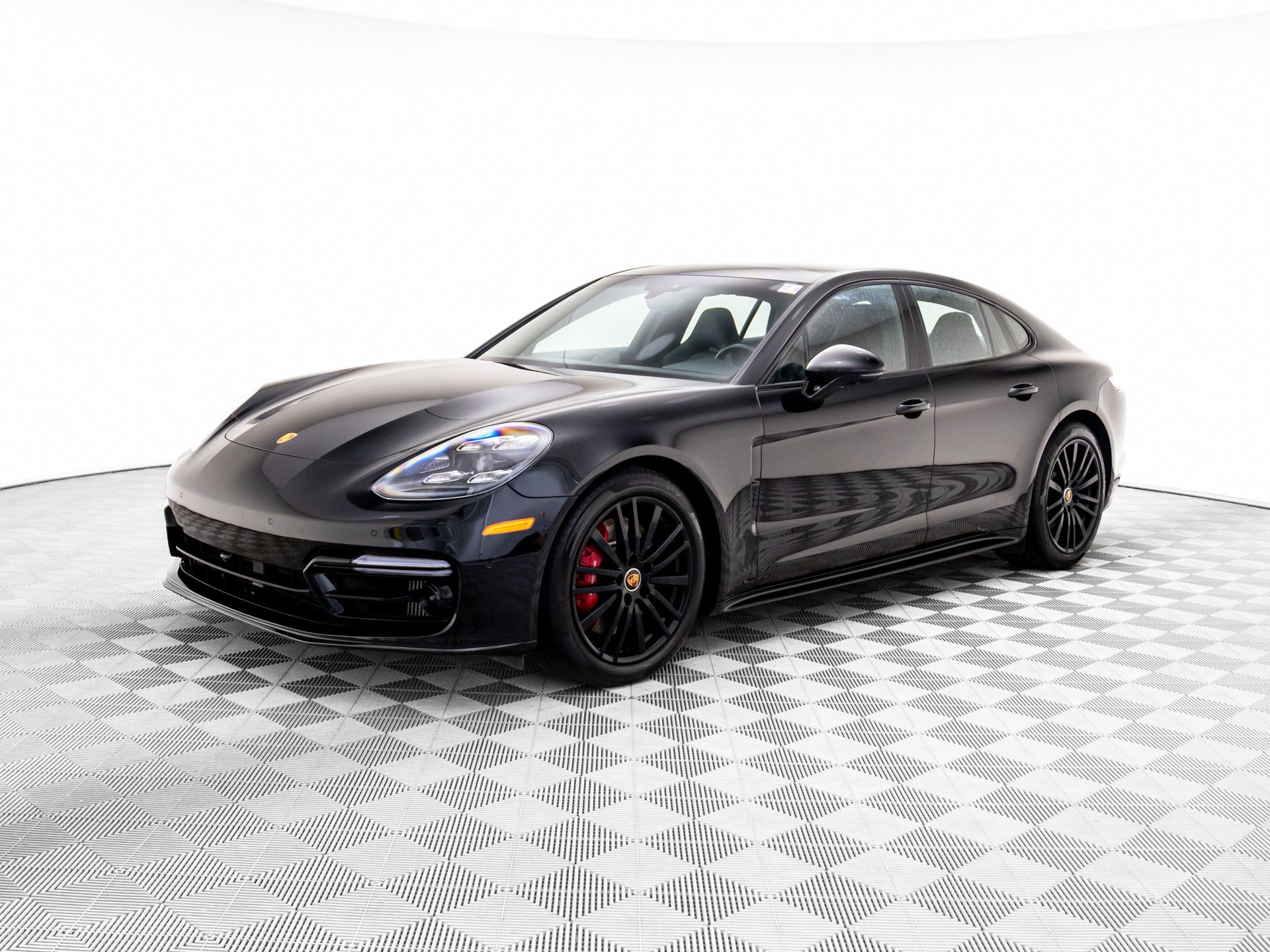 2022 Porsche Panamera GTS's photo