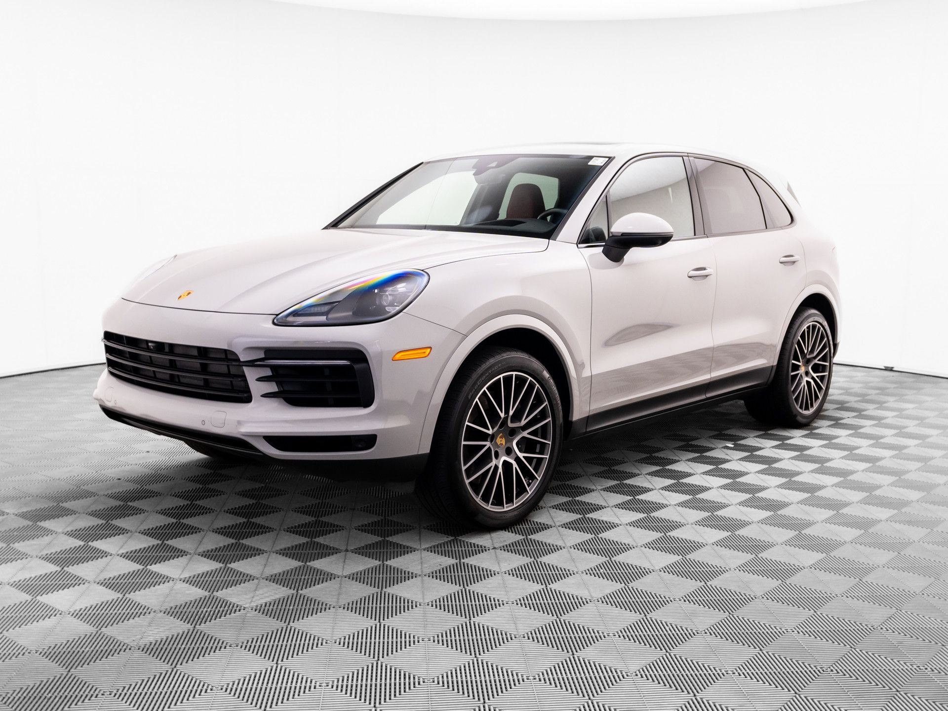 2023 Porsche Cayenne Platinum Edition's photo