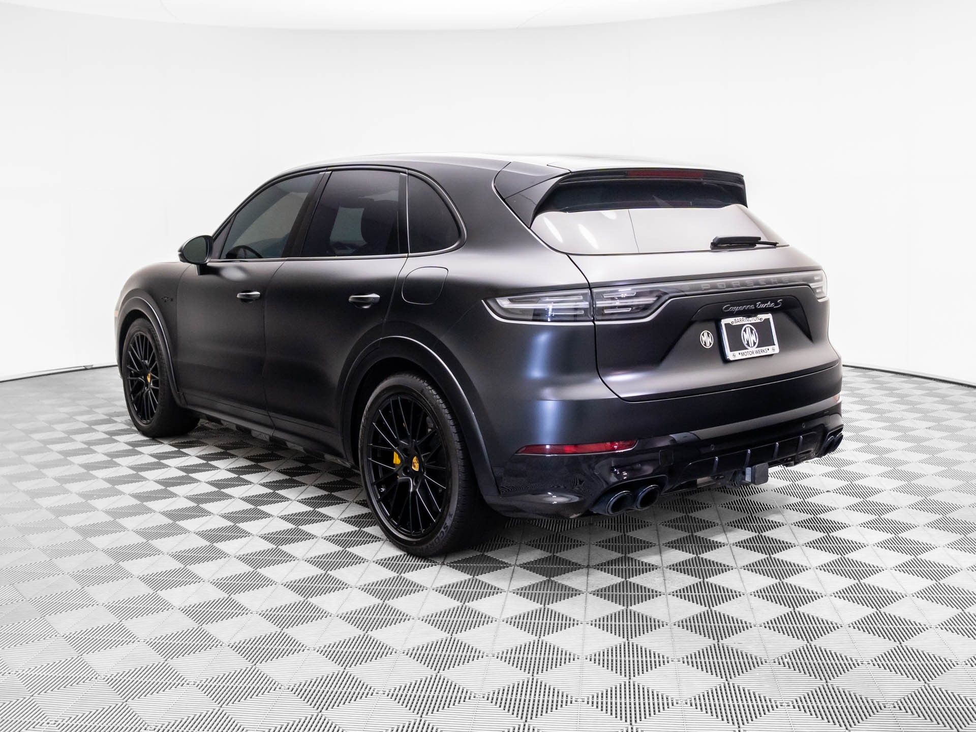2021 Porsche Cayenne E-Hybrid Turbo S photo 2
