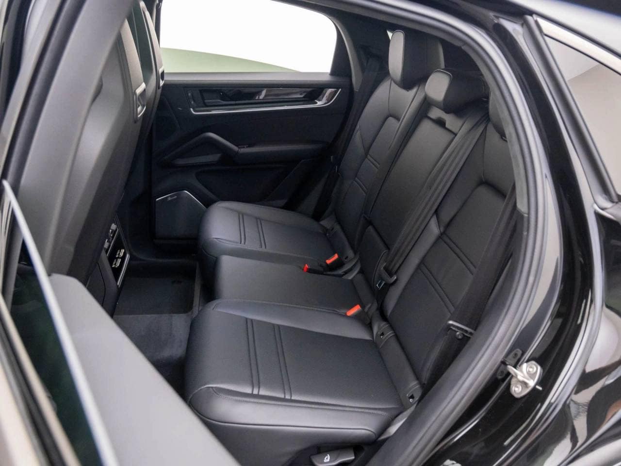 2025 Porsche Cayenne Coup Turbo E-Hybrid - Photo 19