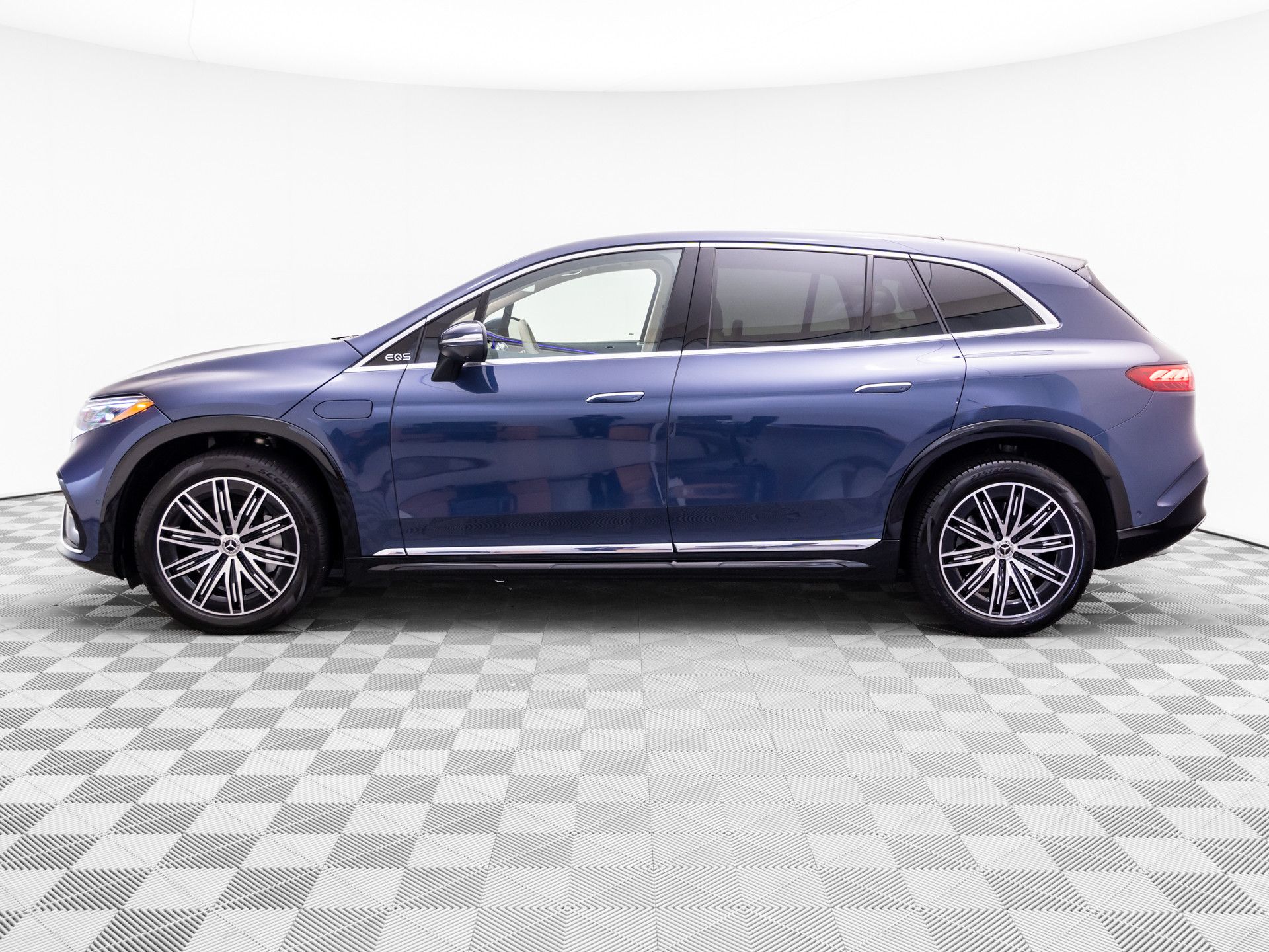 Used 2023 Mercedes-Benz EQS SUV Base with VIN 4JGDM4EB3PA002767 for sale in Barrington, IL