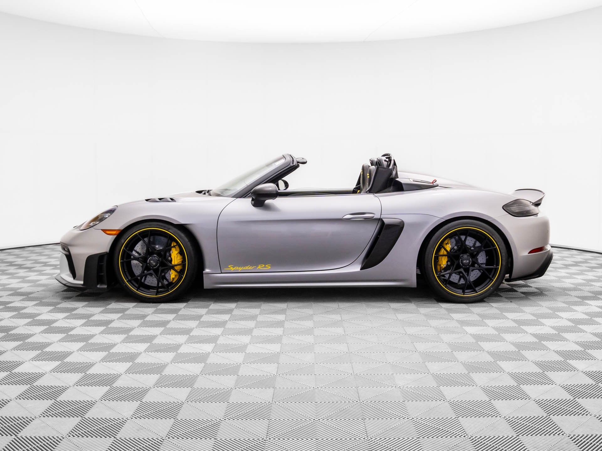2024 Porsche Boxster Spyder photo 2