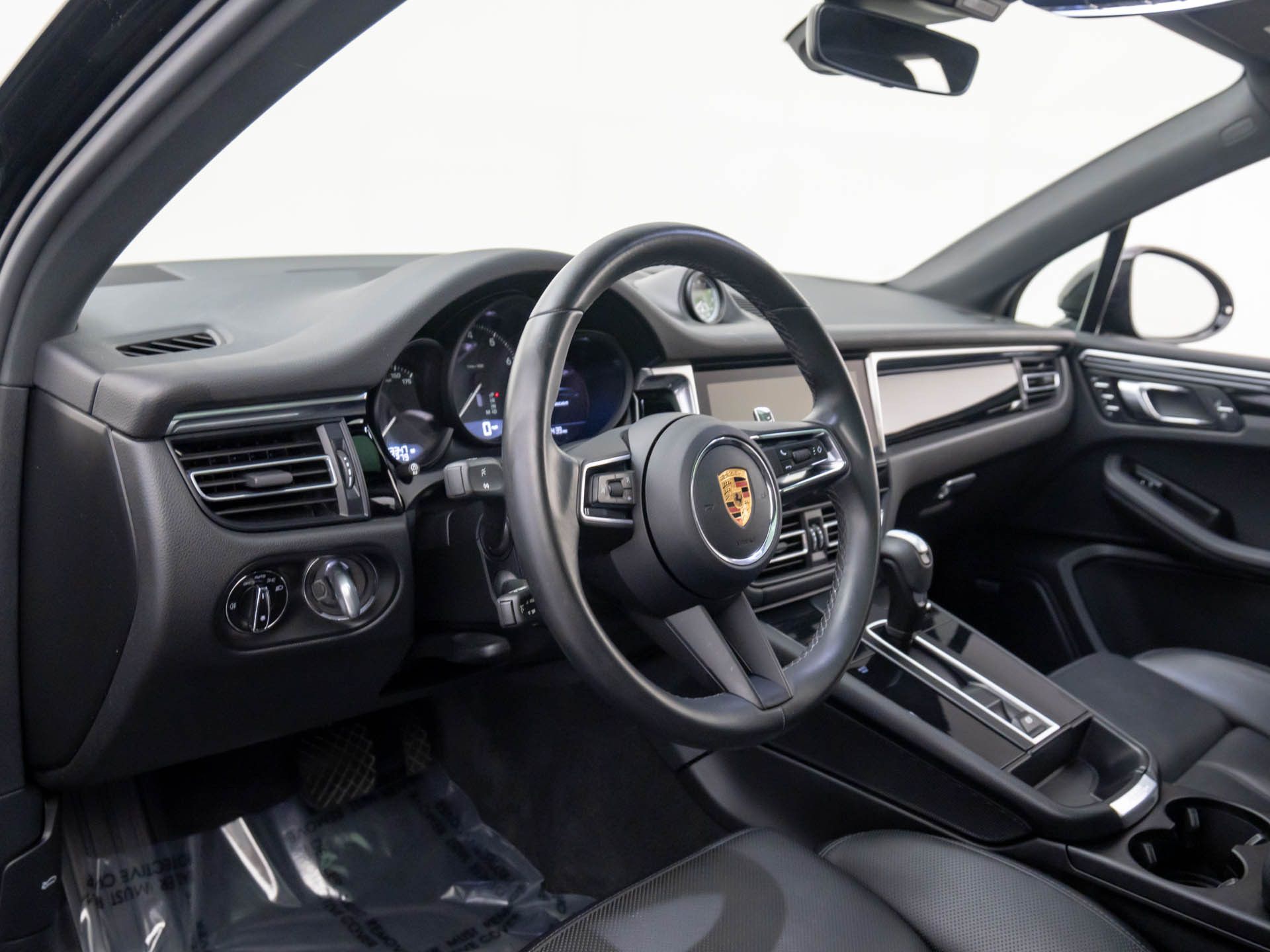2022 Porsche Macan photo 3