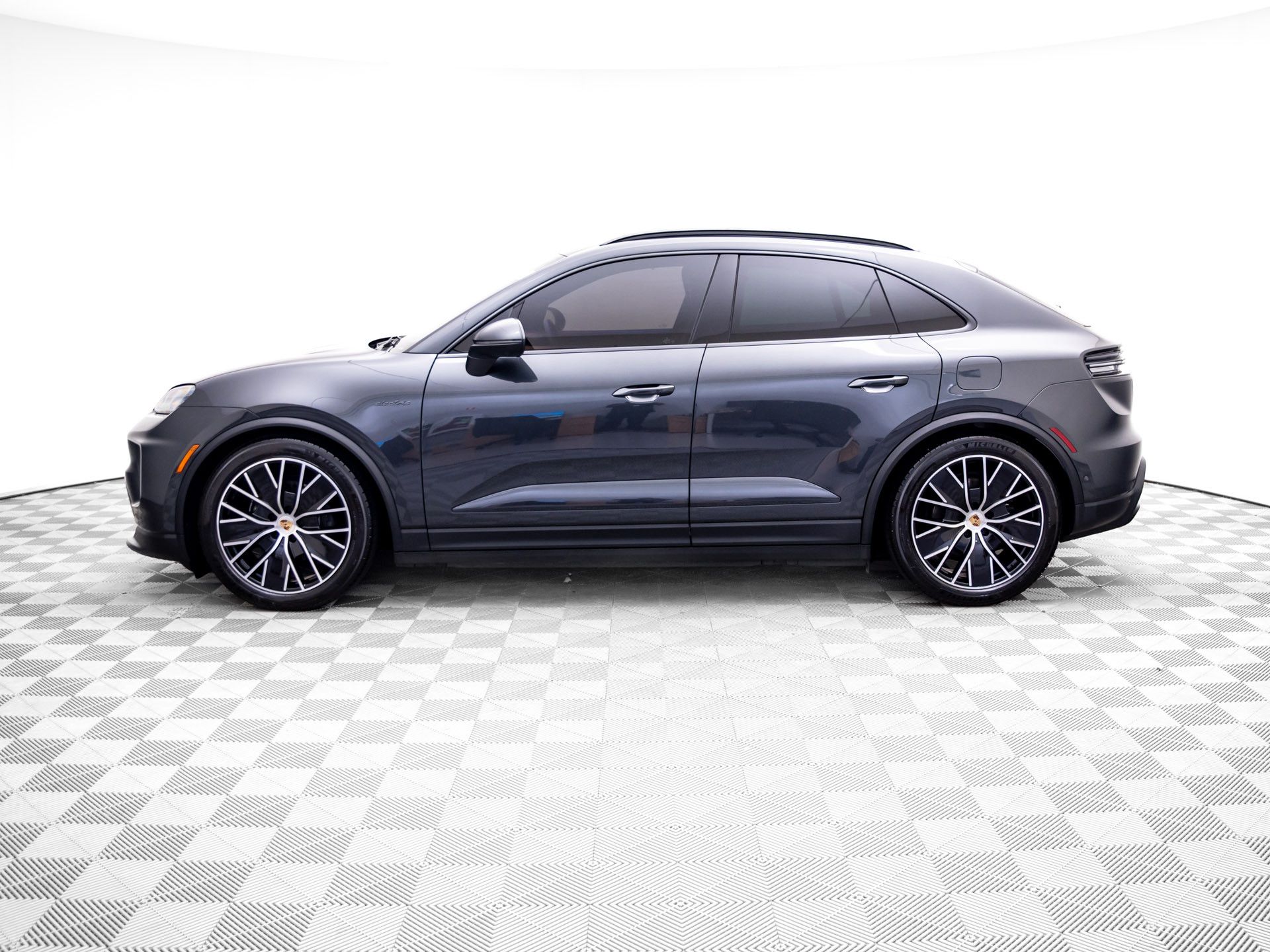 Certified 2024 Porsche Macan Base with VIN WP1AA2XA1RL002889 for sale in Barrington, IL