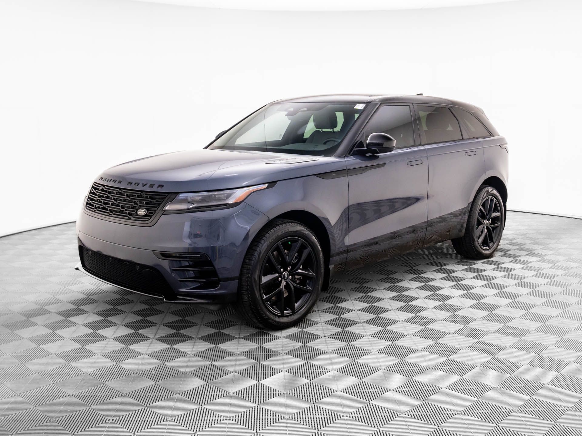 2024 Land Rover Range Rover Velar Dynamic SE's photo