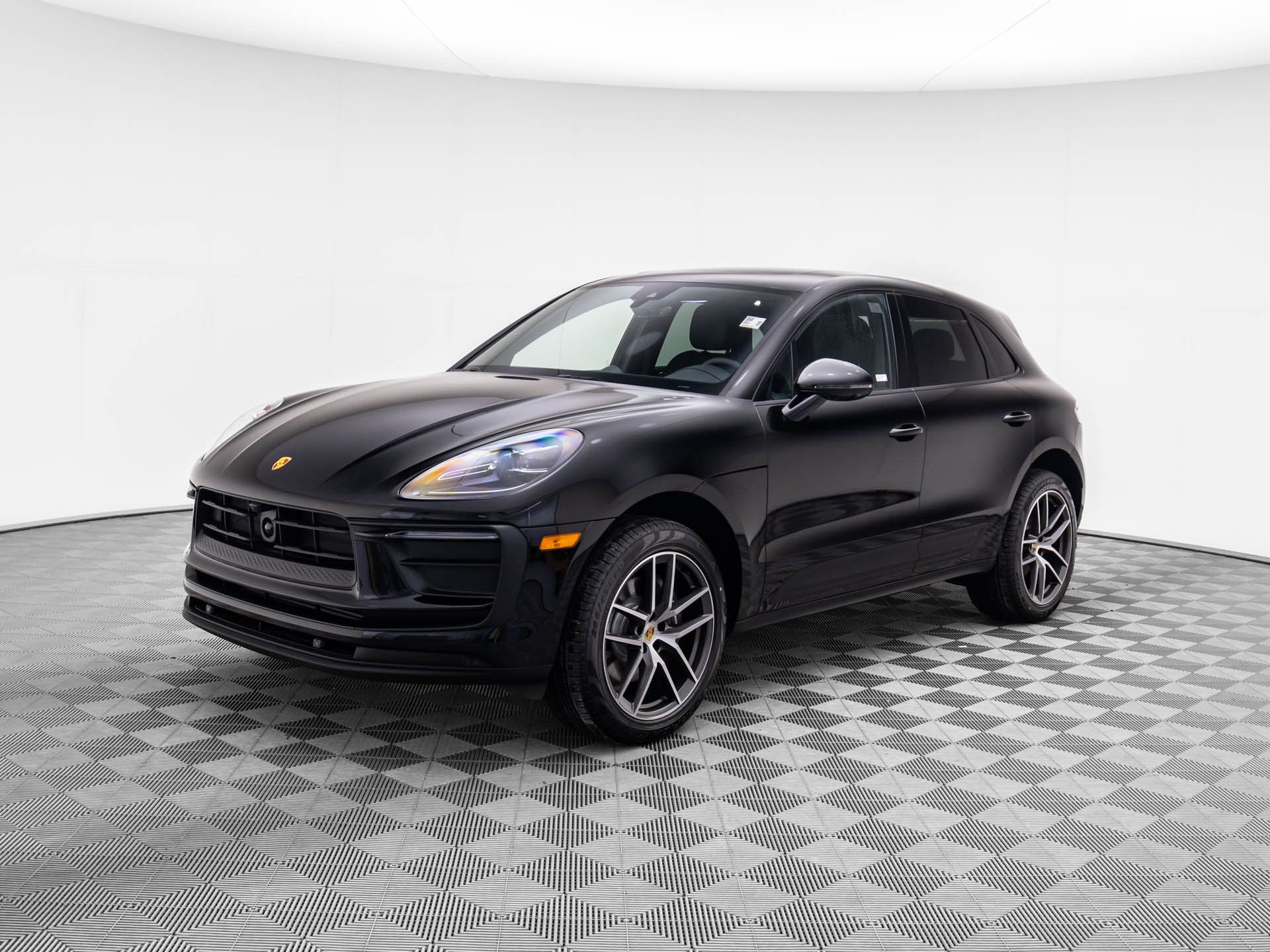 2025 Porsche Macan's photo