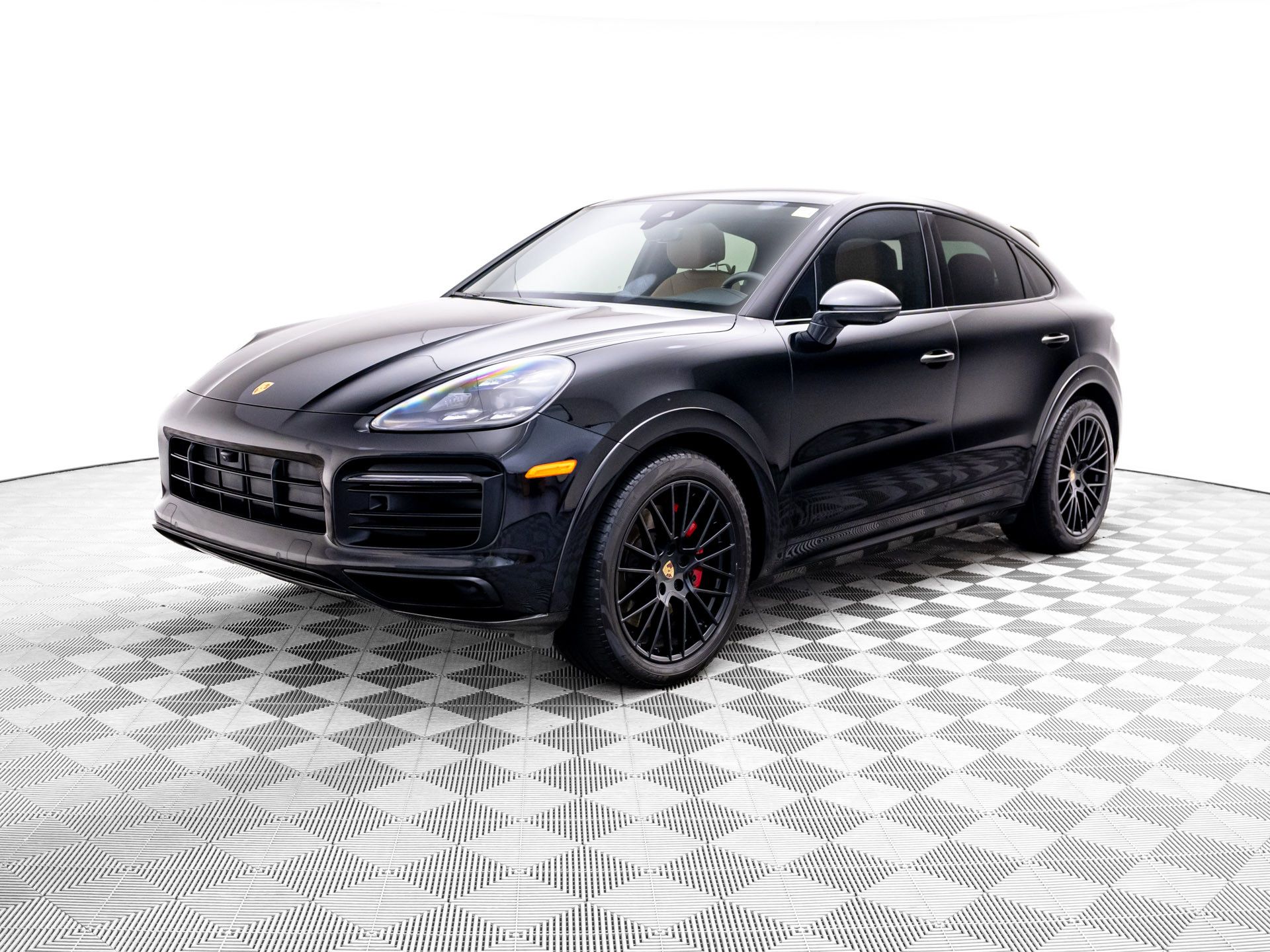 2023 Porsche Cayenne GTS's photo