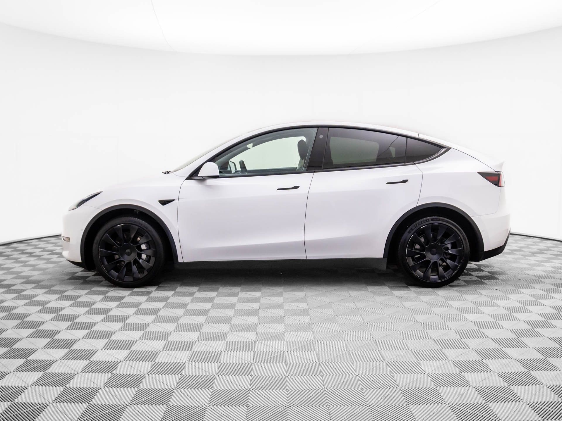 Used 2021 Tesla Model Y Long Range with VIN 5YJYGDEE1MF185693 for sale in Barrington, IL
