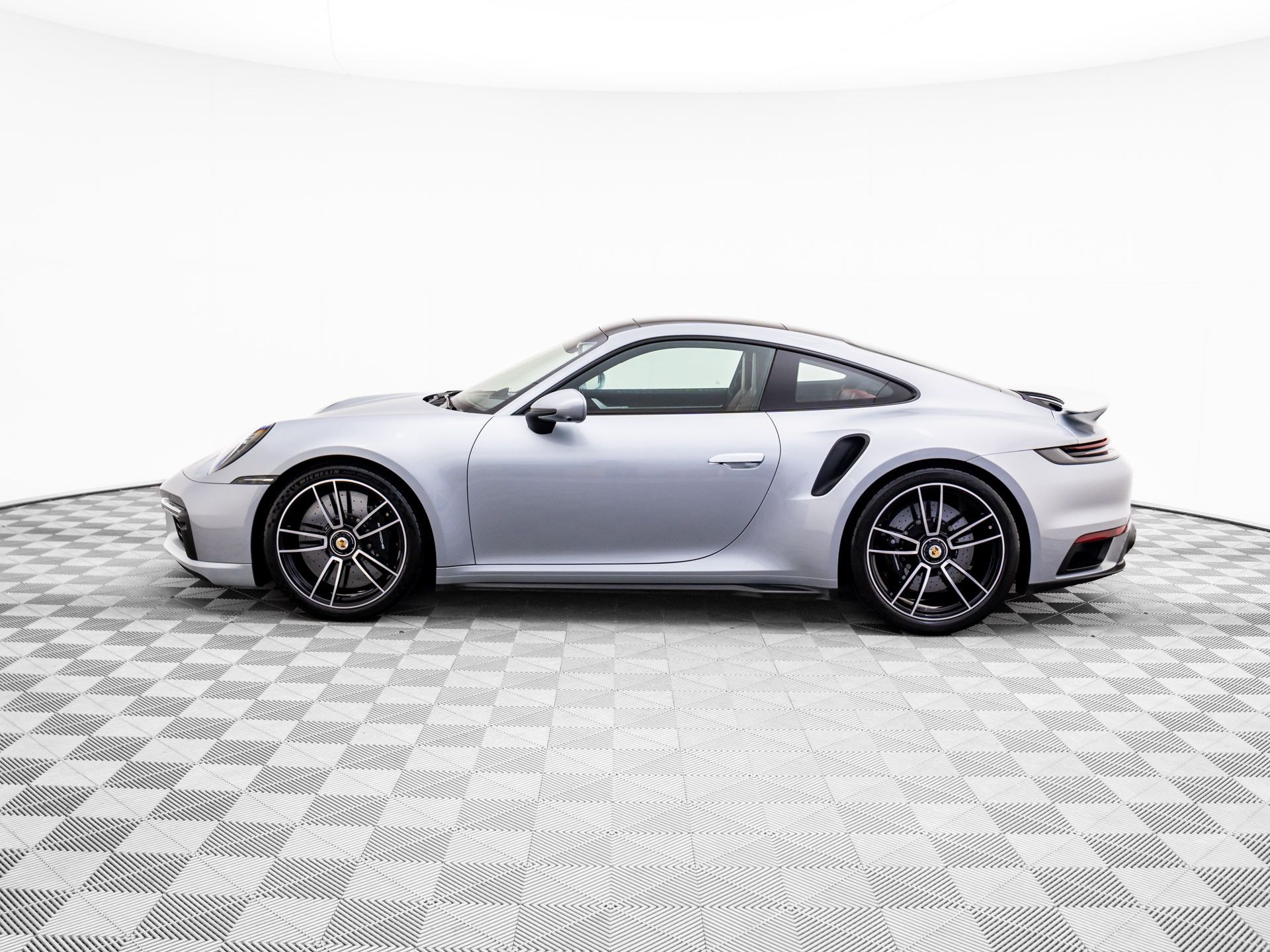 2022 Porsche 911 Turbo S photo 2