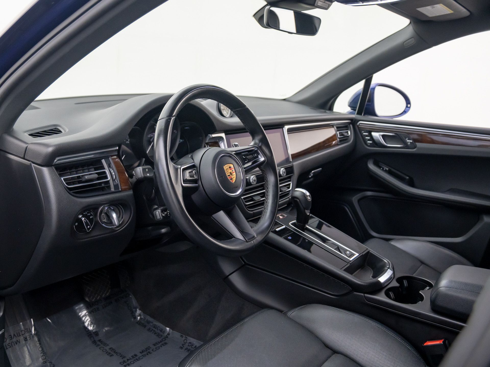 2023 Porsche Macan T photo 4