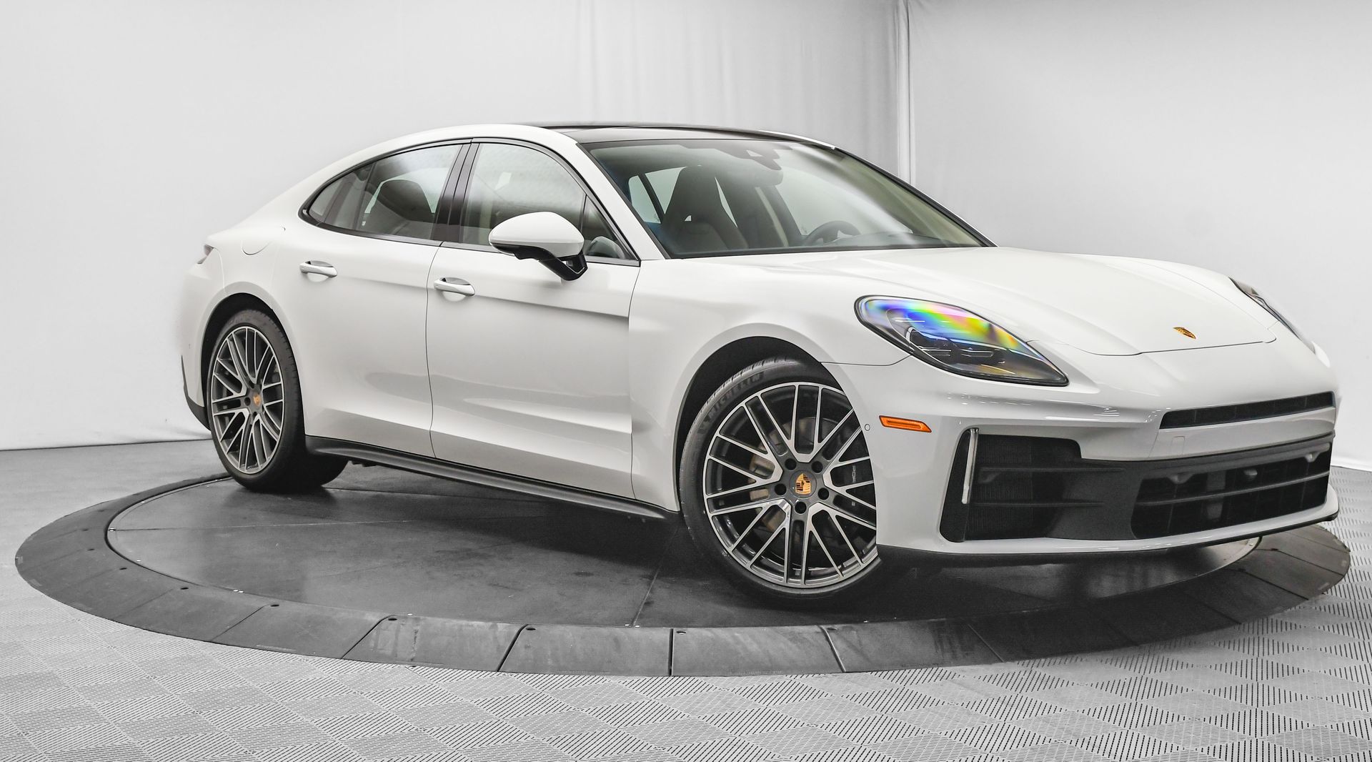 2025 Porsche Panamera Base's photo