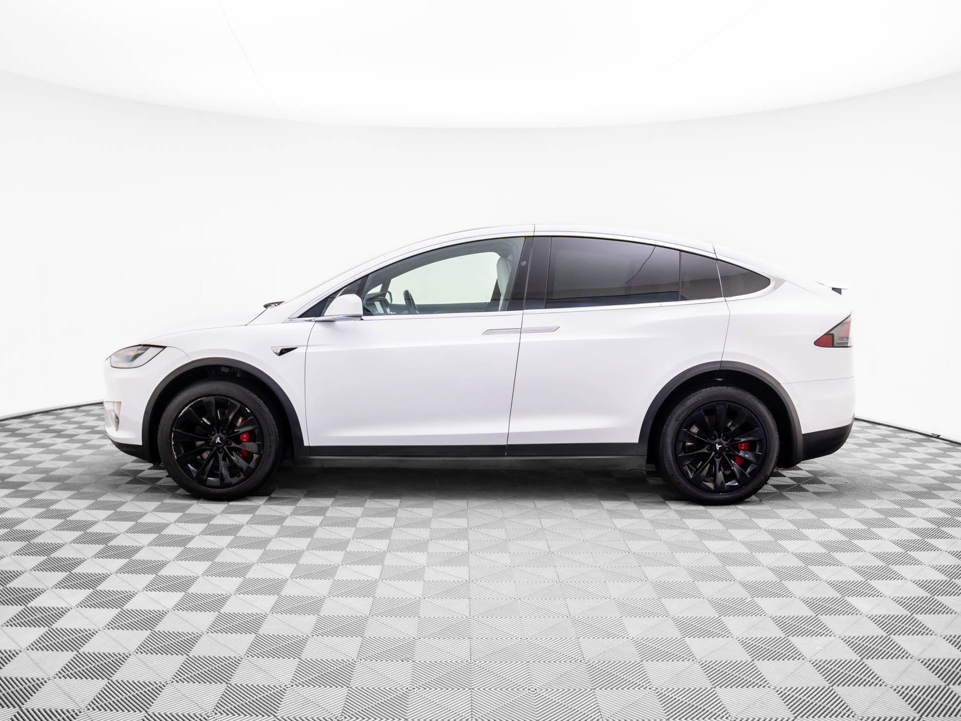 Used 2019 Tesla Model X 100D with VIN 5YJXCBE29KF152956 for sale in Barrington, IL