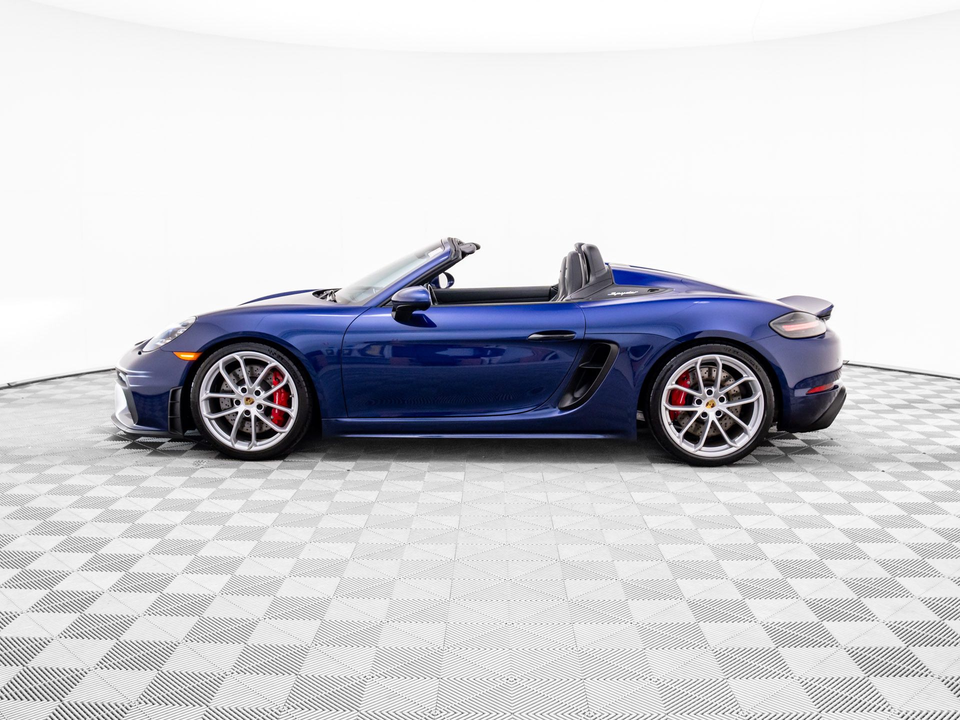 2022 Porsche Boxster Spyder photo 2