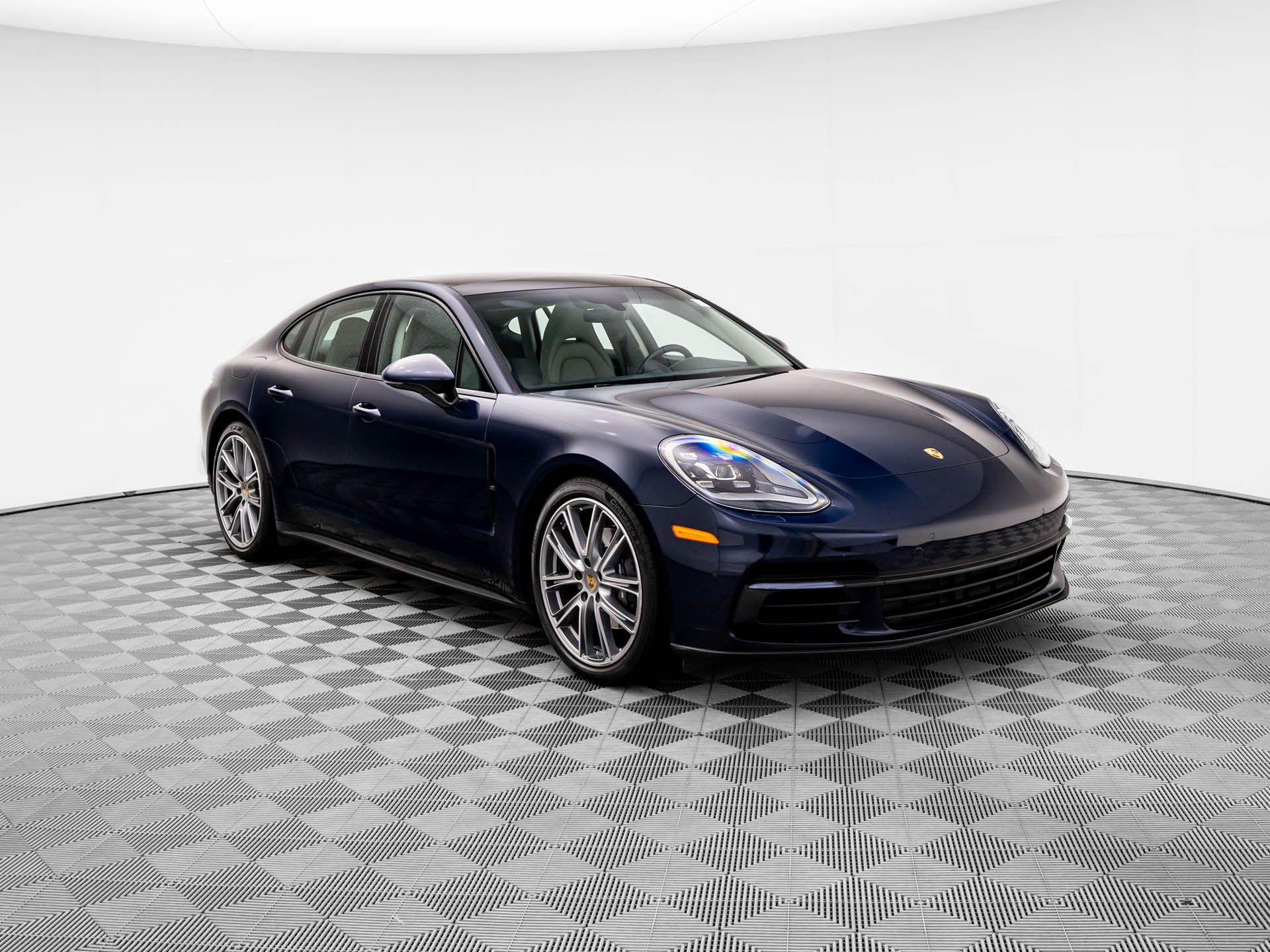 Used 2018 Porsche Panamera Base with VIN WP0AA2A7XJL112541 for sale in Barrington, IL